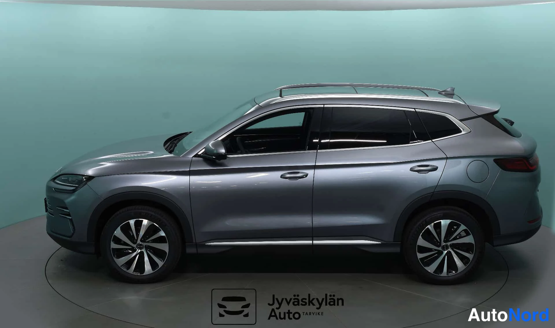 Harmaa BYD Seal U DM-i 2026, etuviisto, keula vasemmalle, kuva 3
