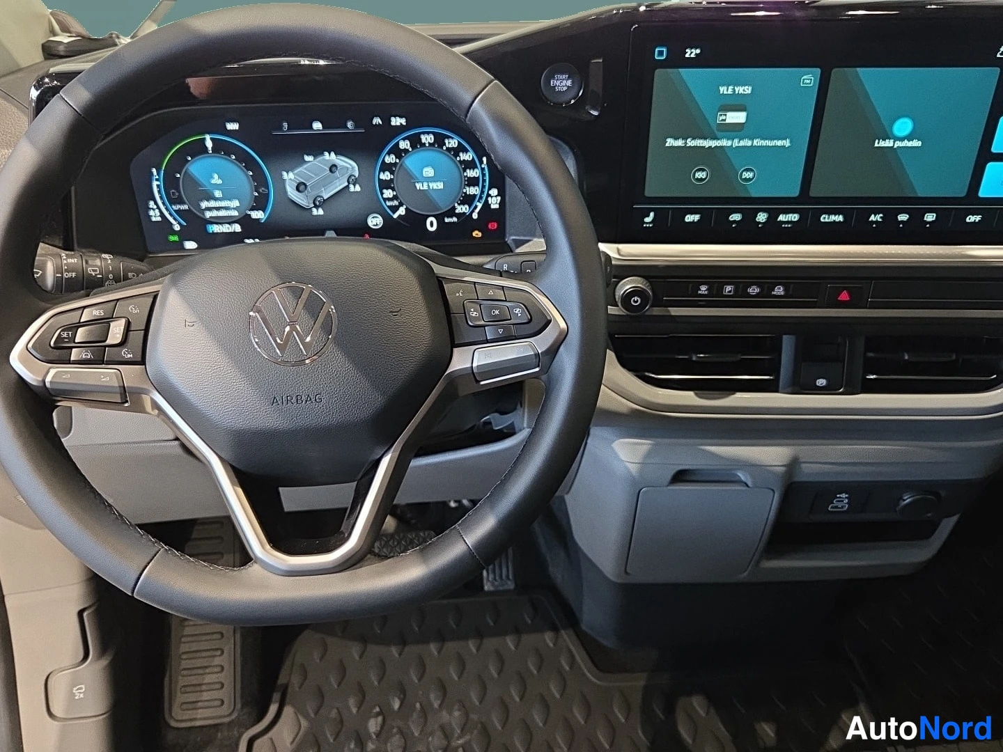 Svart Volkswagen Caravelle 2026, förarplats, bild 4