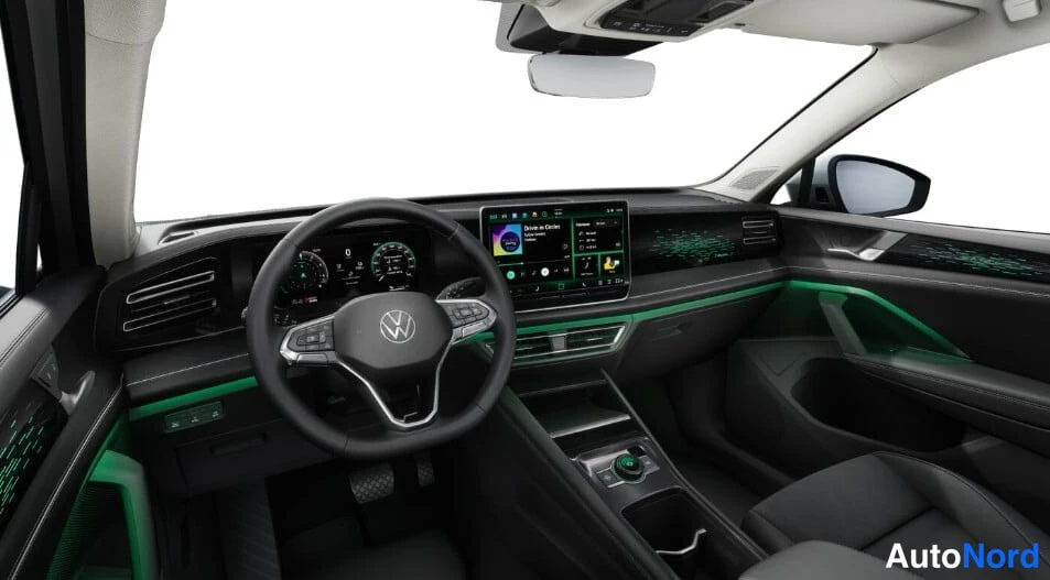Valkoinen Volkswagen Tiguan 2026, ohjaamo, kuva 5
