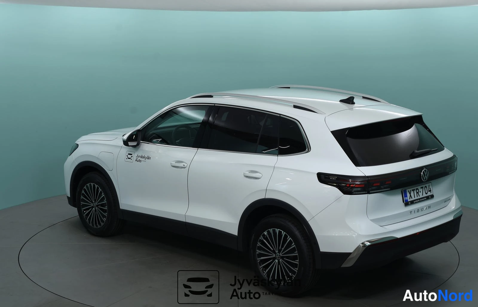 Valkoinen Volkswagen Tiguan 2026, takaviisto, kuva 4
