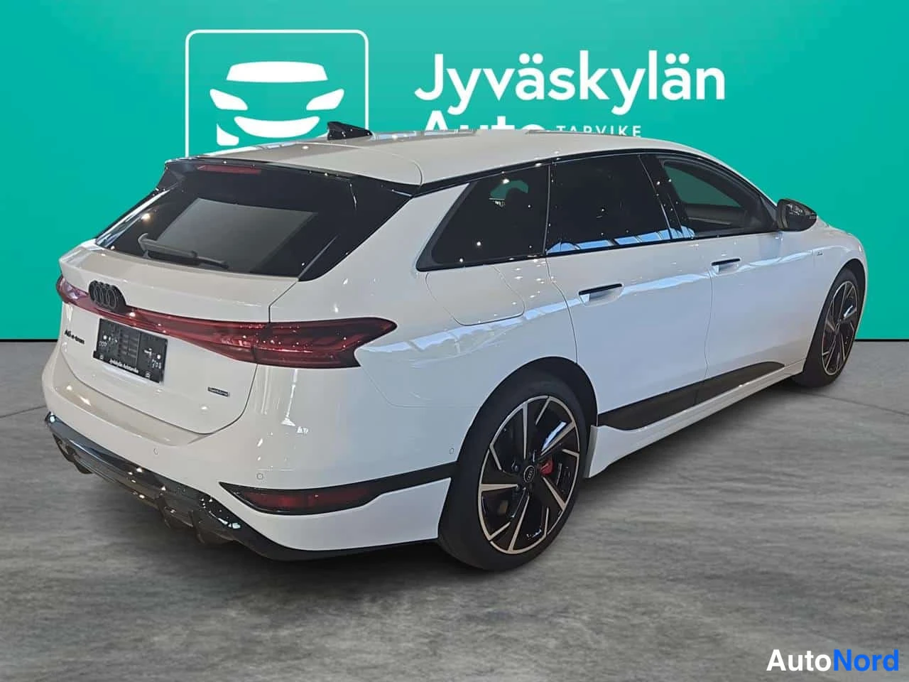Valkoinen Audi A6 e-tron 2027, takaviisto, kuva 5