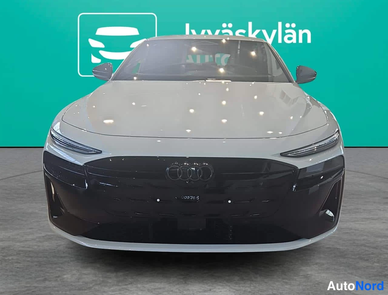 Valkoinen Audi A6 e-tron 2027, edestä, kuva 3