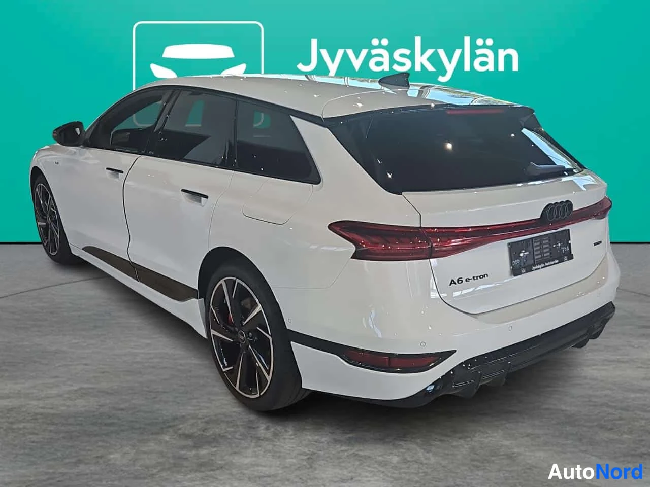 Valkoinen Audi A6 e-tron 2027, takaviisto, kuva 4