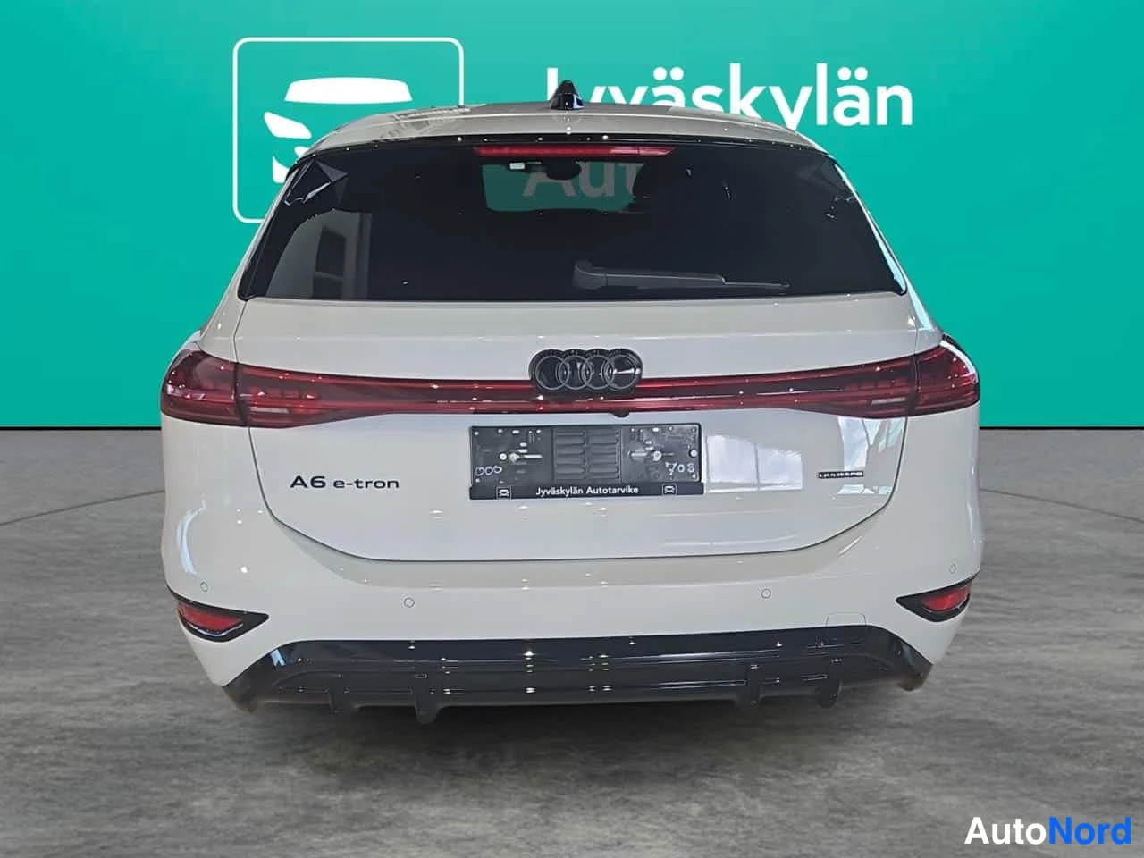 Valkoinen Audi A6 e-tron 2027, takaa, kuva 6