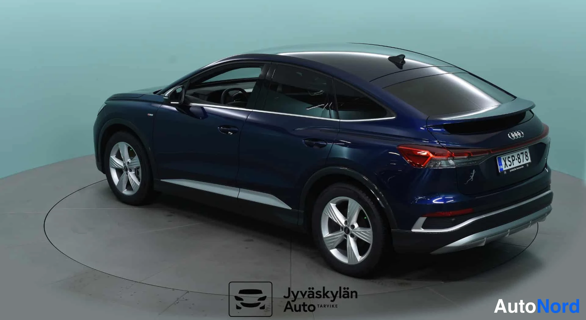 Sininen Audi Q4 e-tron 2024, takaviisto, kuva 10