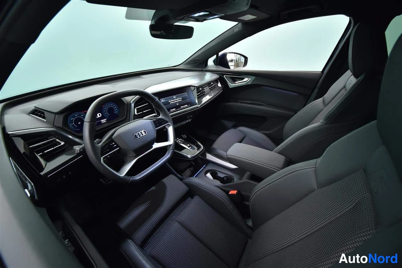 Sininen Audi Q4 e-tron 2024, ohjaamo, kuva 18