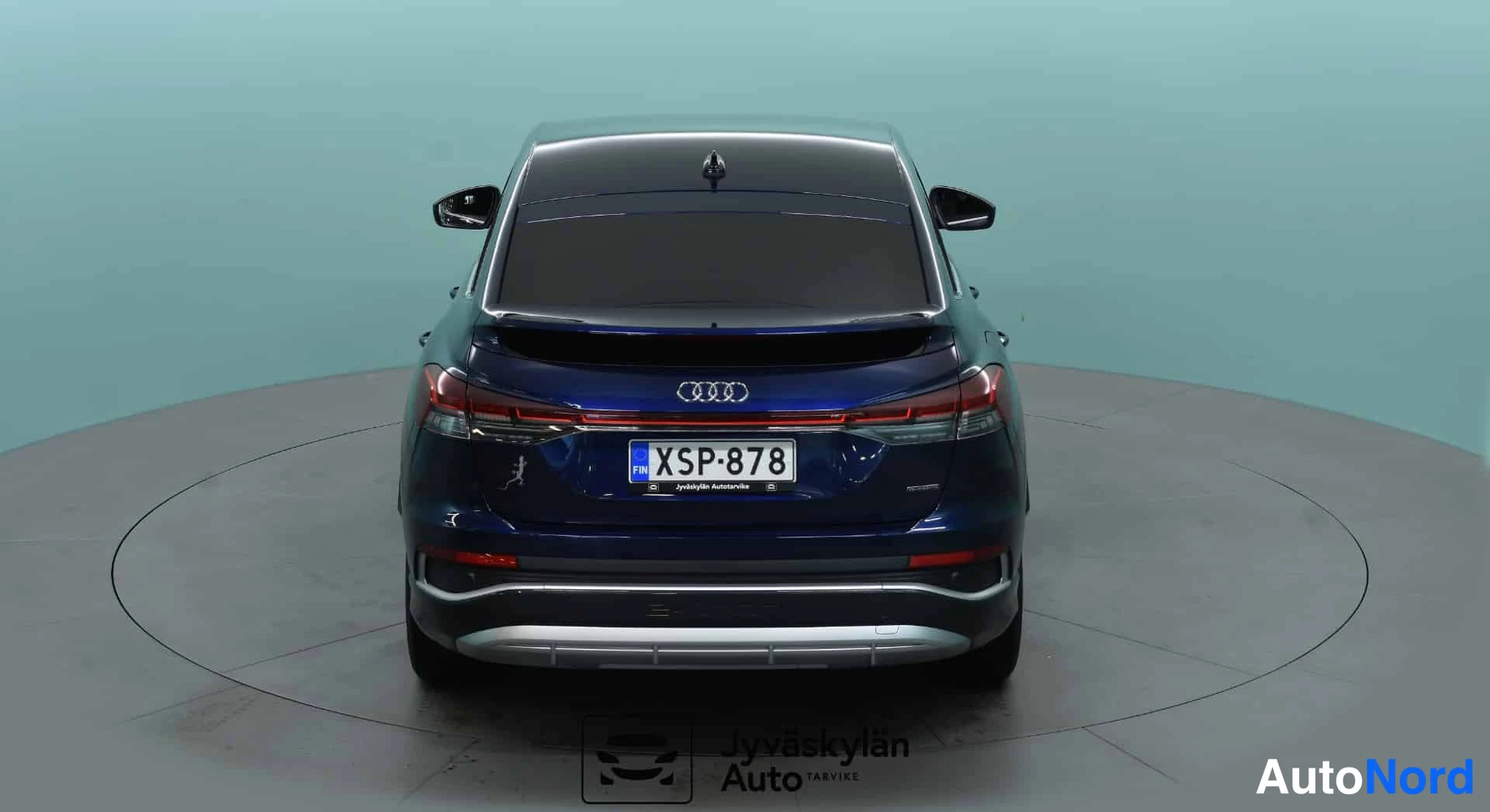 Sininen Audi Q4 e-tron 2024, takaa, kuva 12