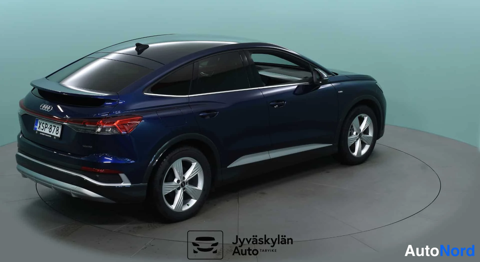 Sininen Audi Q4 e-tron 2024, takaviisto, kuva 9