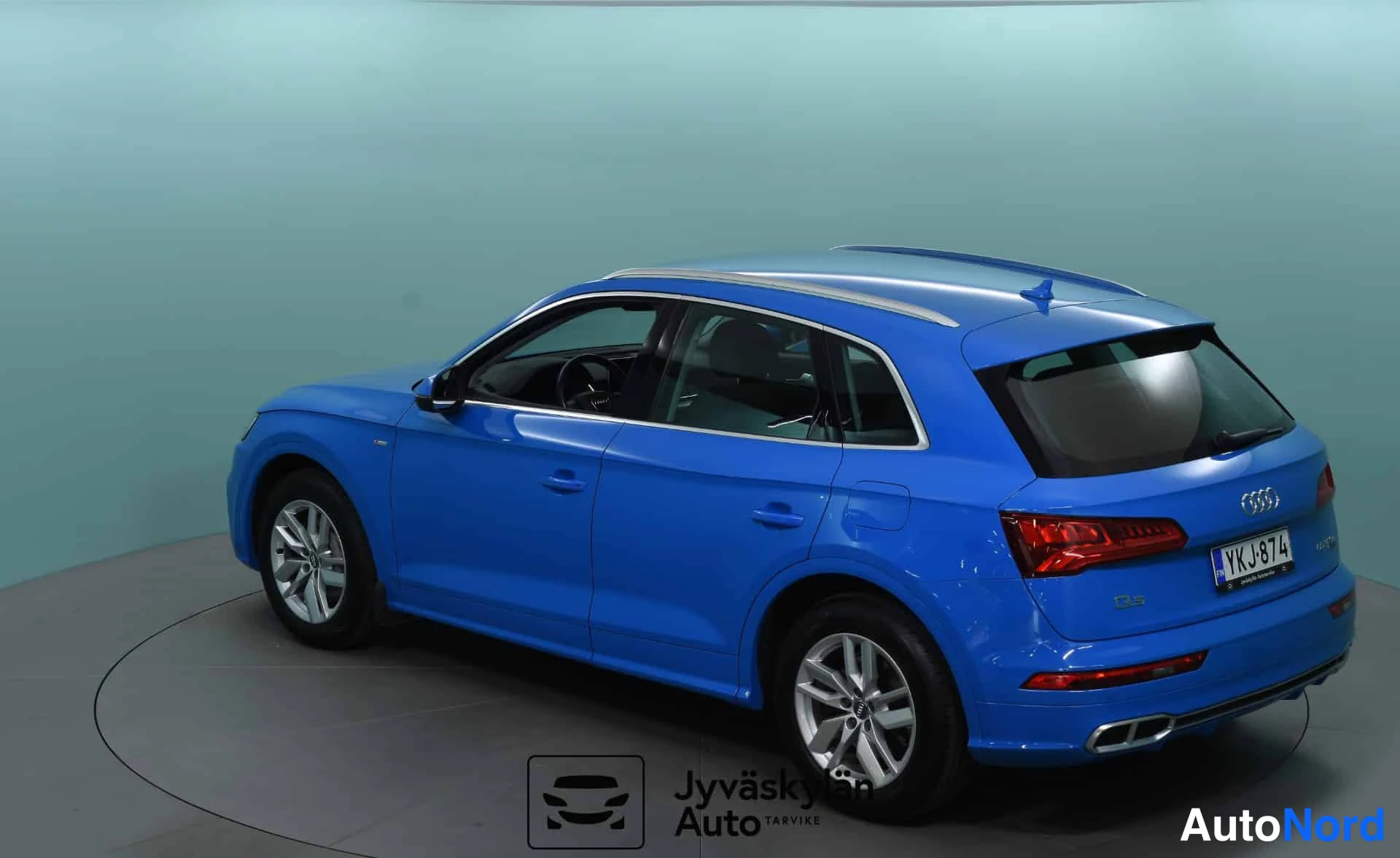 Sininen Audi Q5 2020, takaviisto, kuva 9