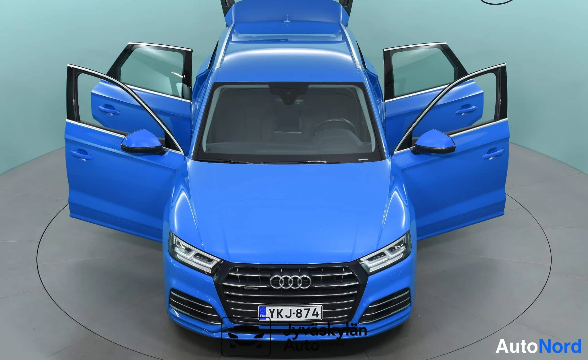 Sininen Audi Q5 2020, edestä, kuva 7