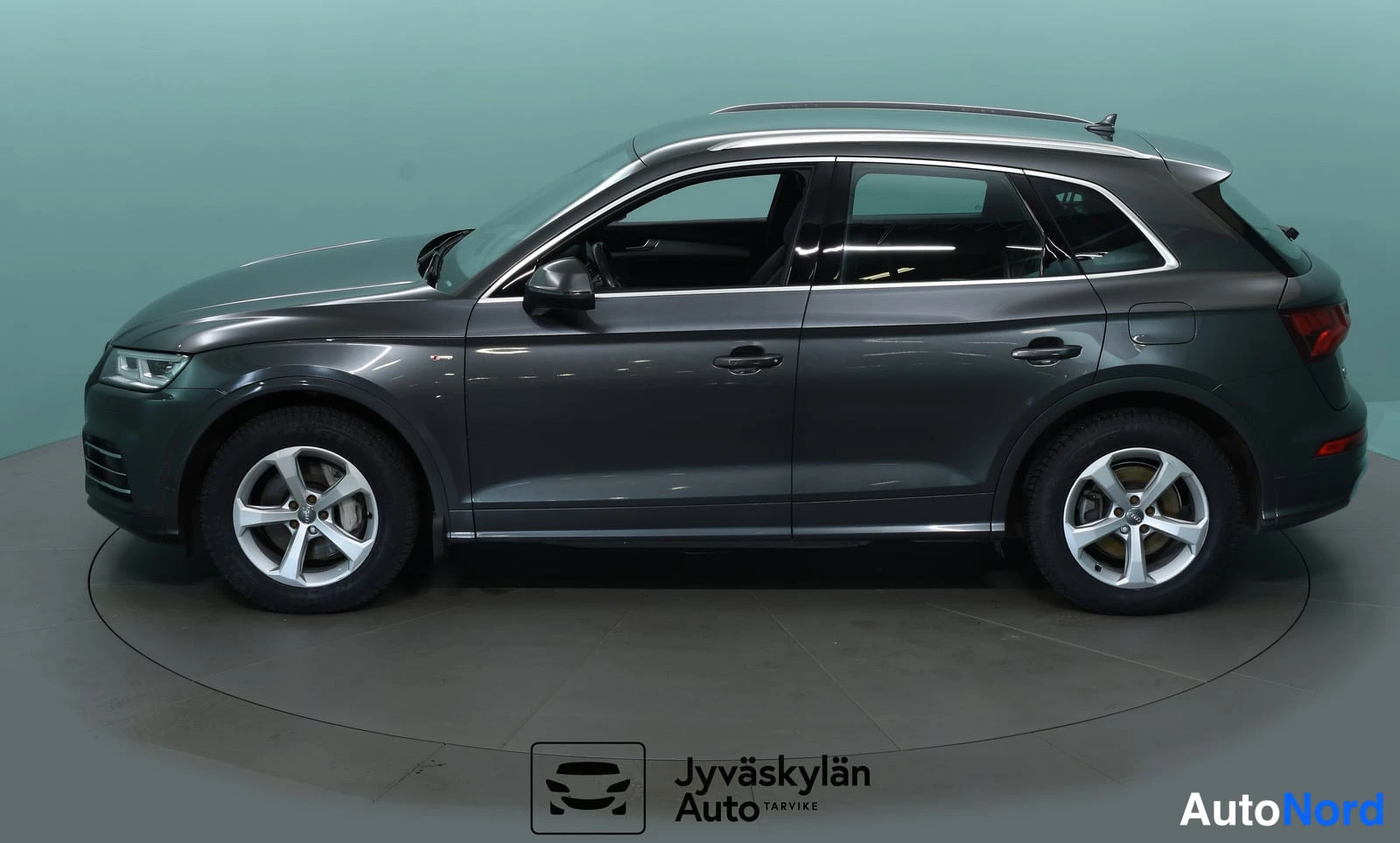 Harmaa Audi Q5 2019, etuviisto, keula vasemmalle, kuva 2