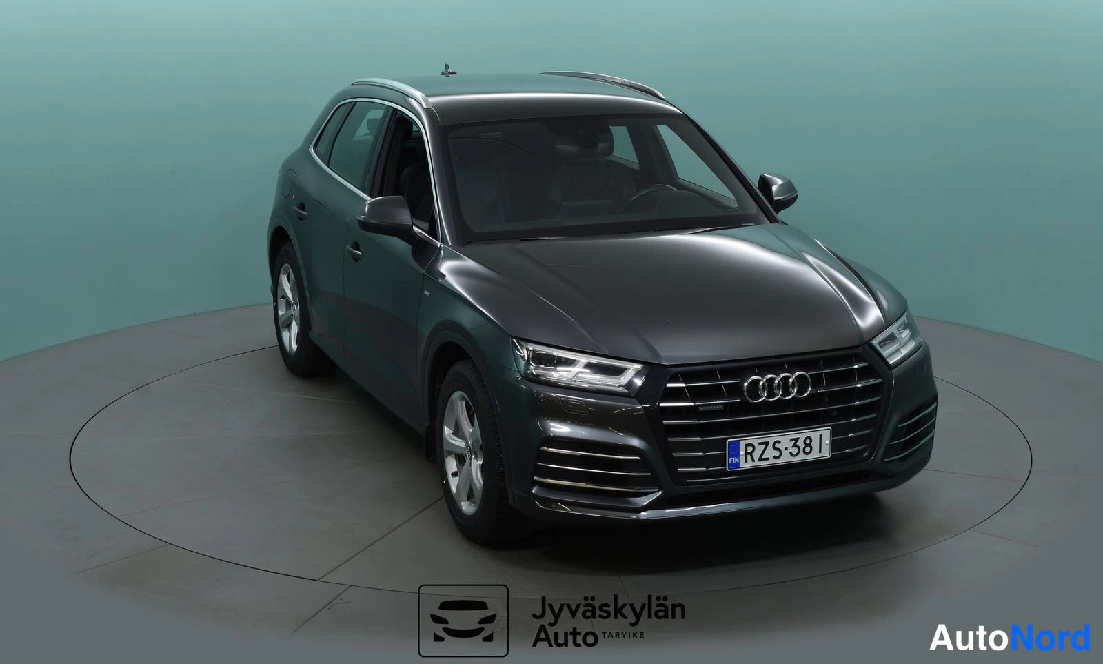 Harmaa Audi Q5 2019, etuviisto, keula oikealle, kuva 3