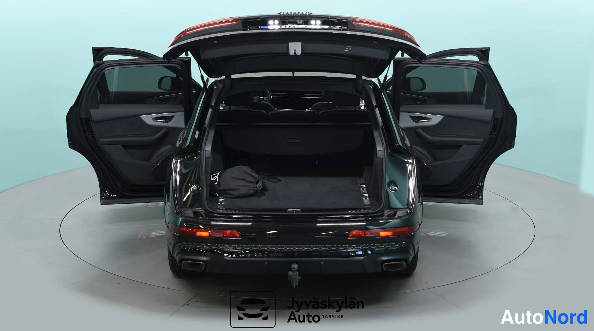 Musta Audi Q7 2024, takaa, kuva 12