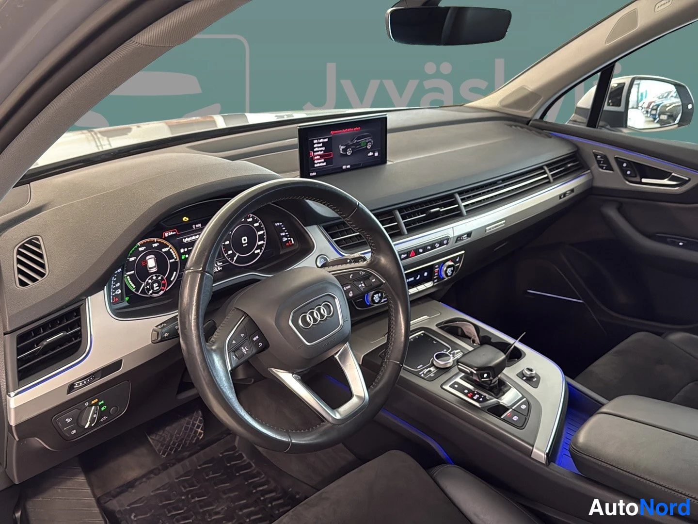 Hopea Audi Q7 2018, ohjaamo, kuva 8