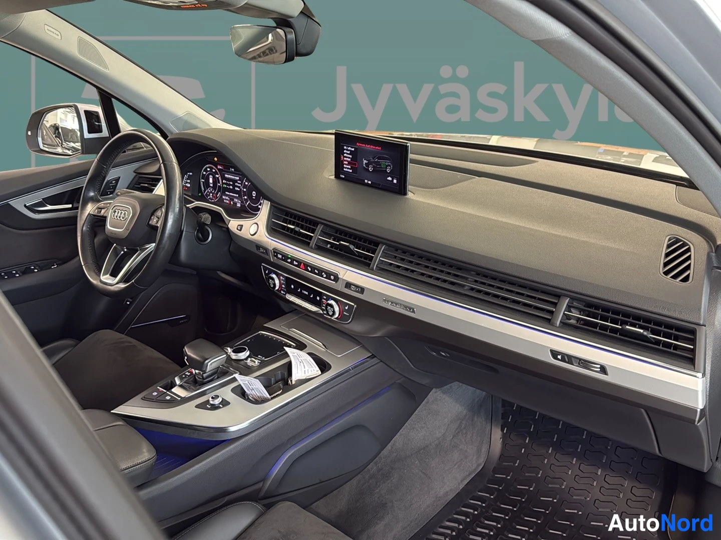 Hopea Audi Q7 2018, ohjaamo, kuva 9