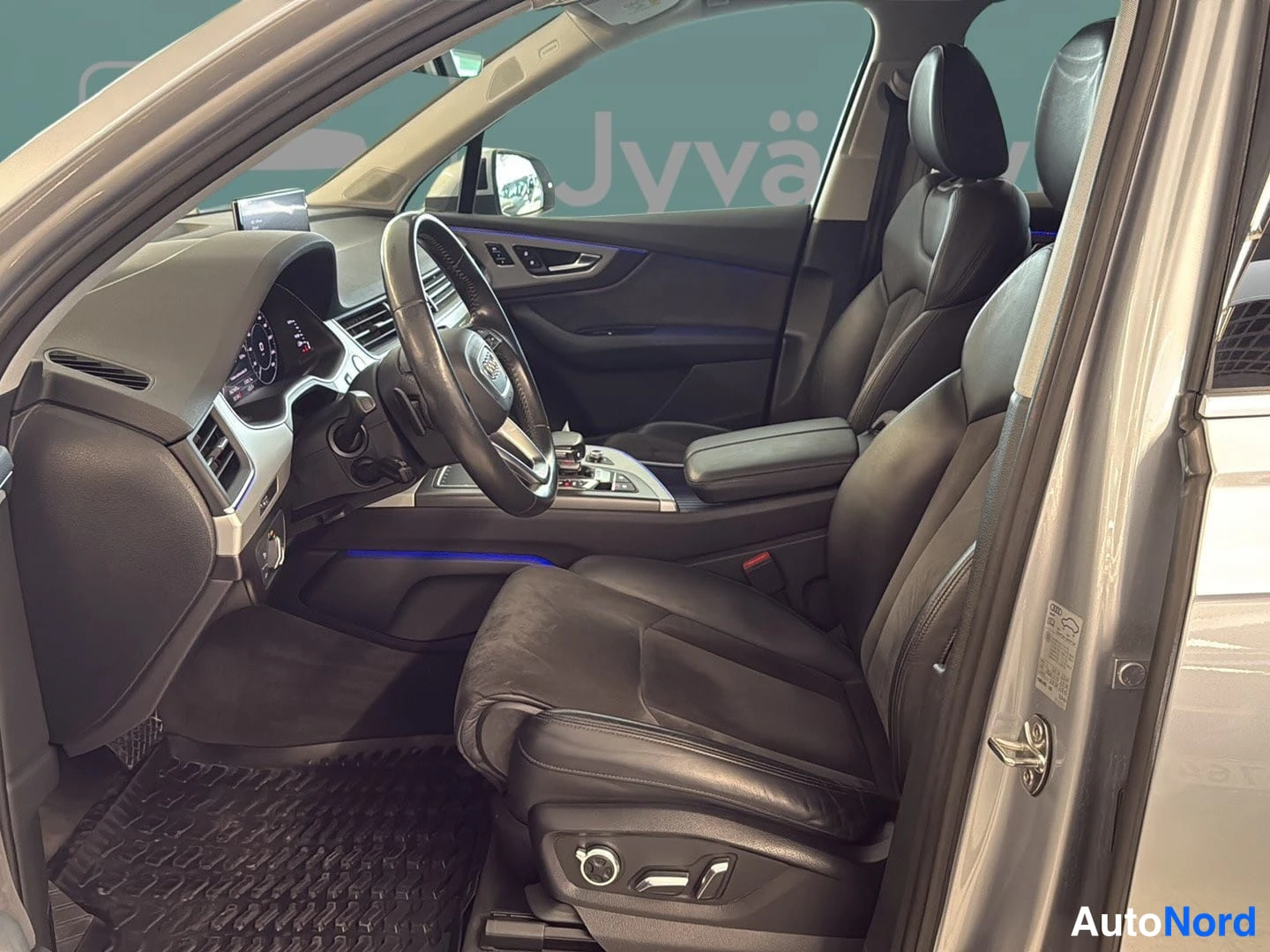 Hopea Audi Q7 2018, etuistuimet, kuva 10