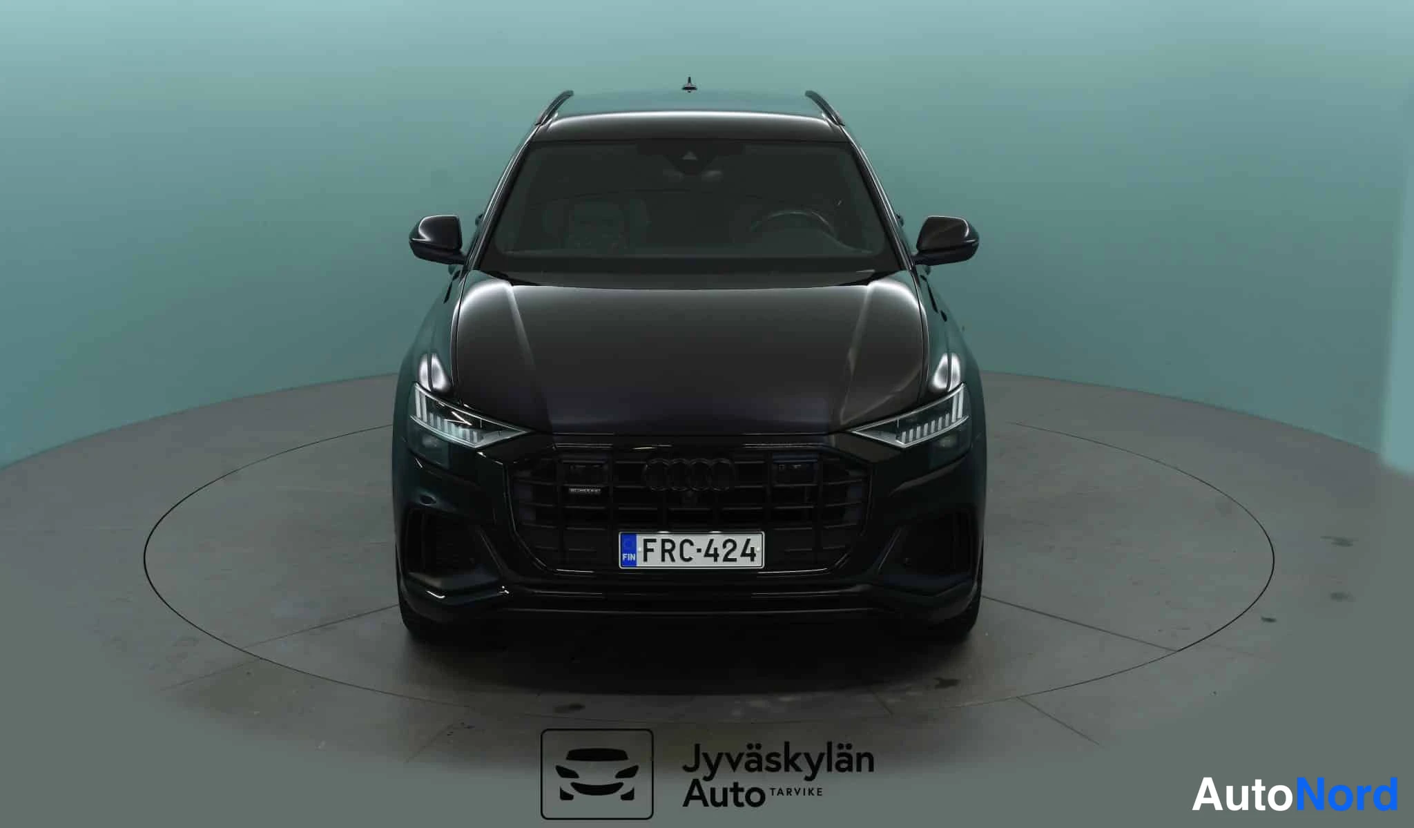 Musta Audi Q8 2021, edestä, kuva 9