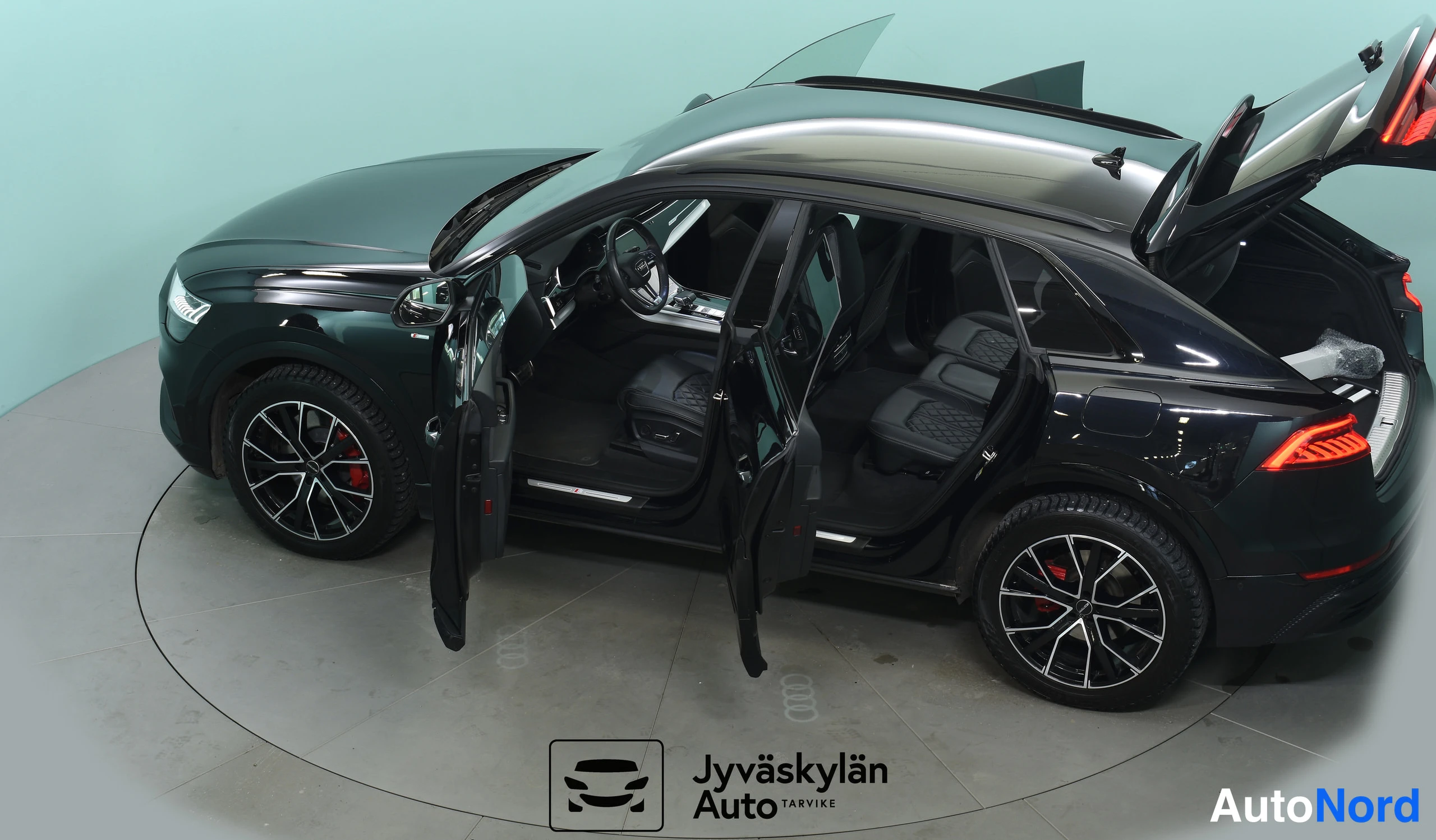 Musta Audi Q8 2021, etuviisto, keula vasemmalle, kuva 3