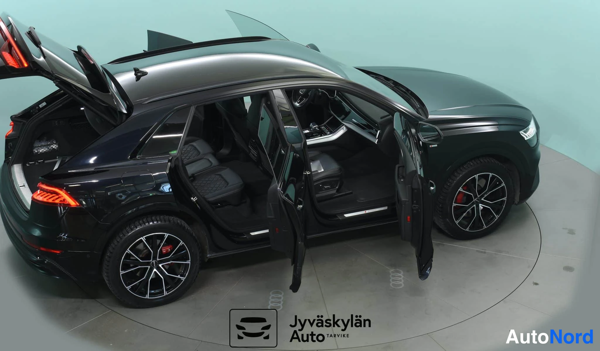Musta Audi Q8 2021, takaviisto, kuva 17