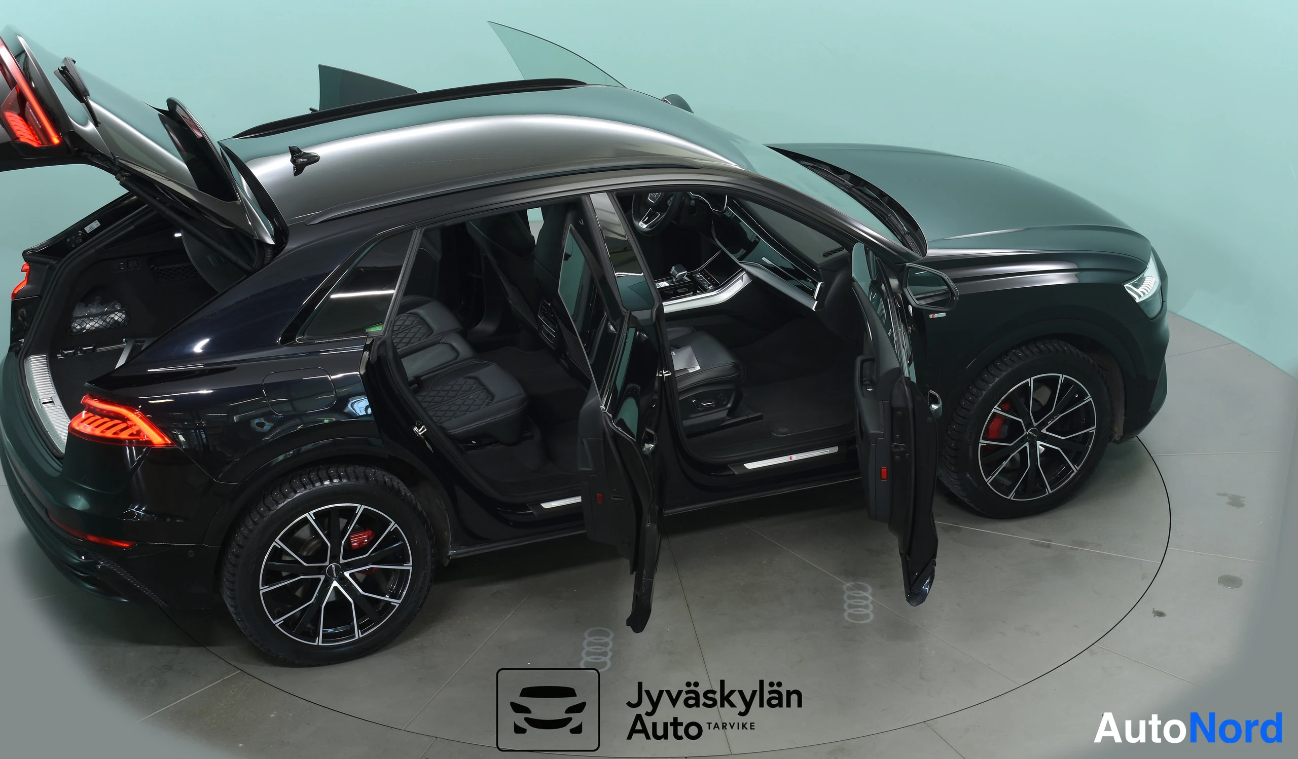 Musta Audi Q8 2021, takaviisto, kuva 18