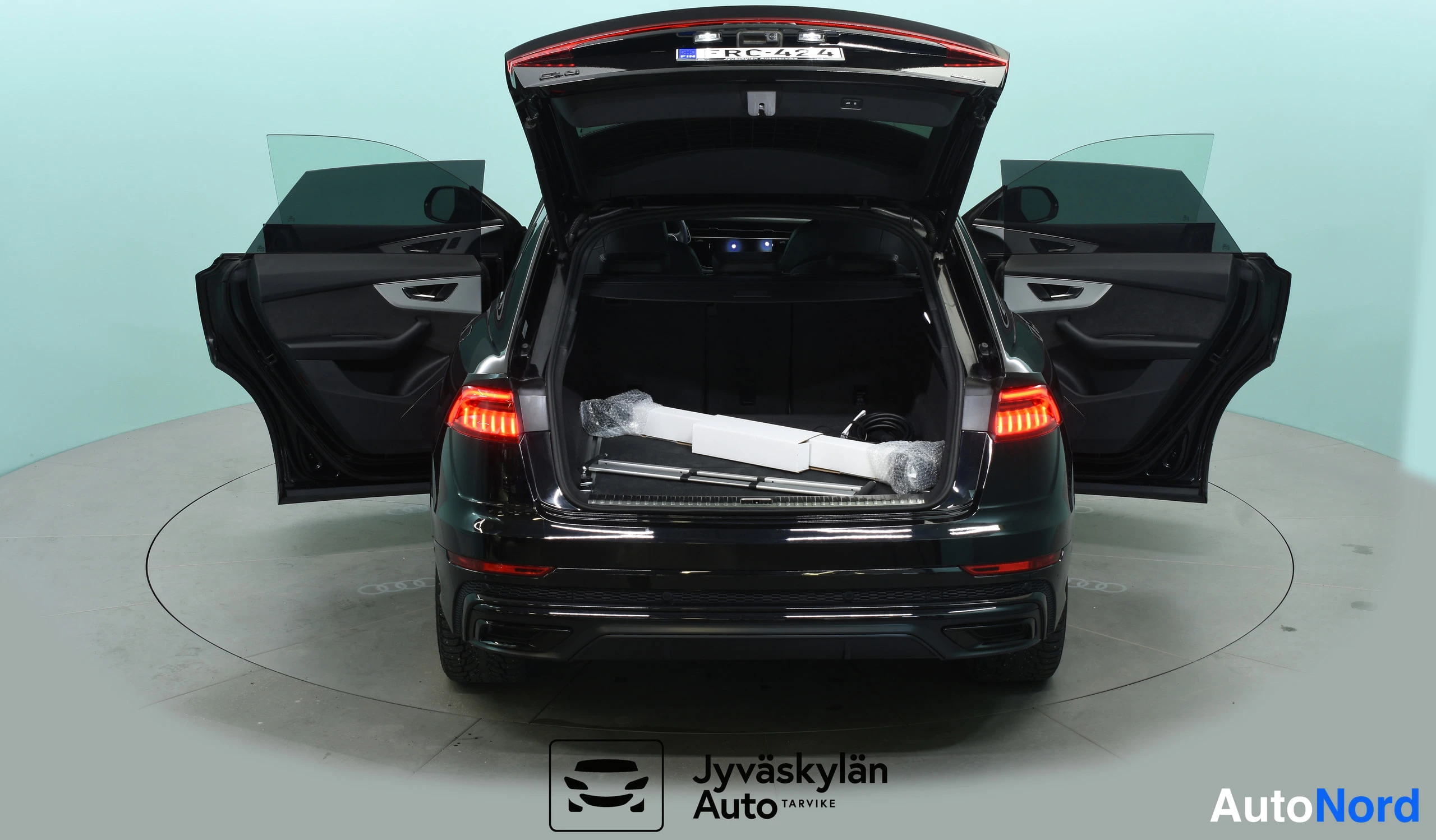 Musta Audi Q8 2021, takaa, kuva 24