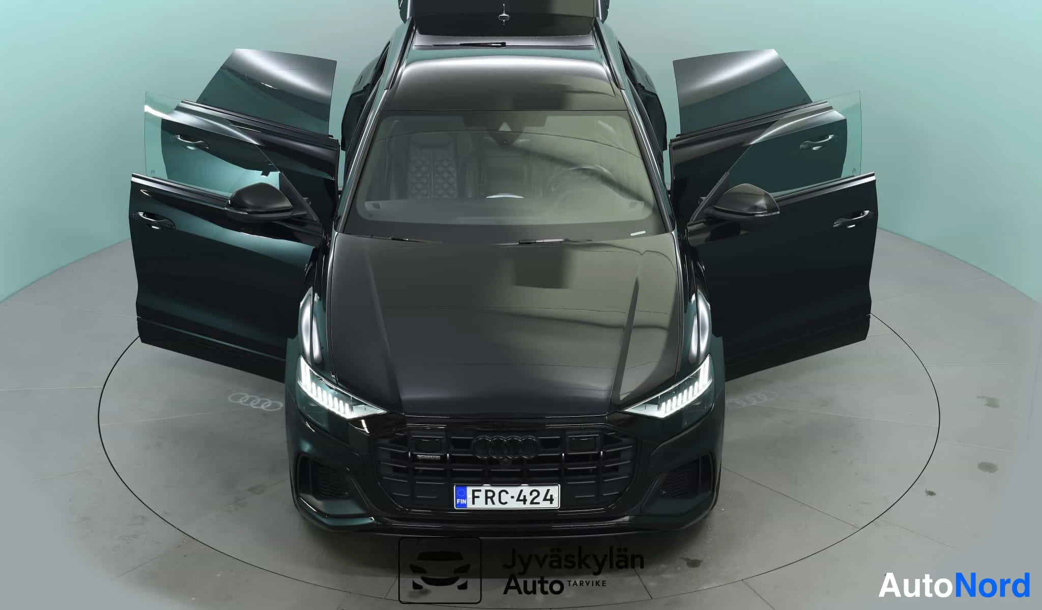 Musta Audi Q8 2021, edestä, kuva 11