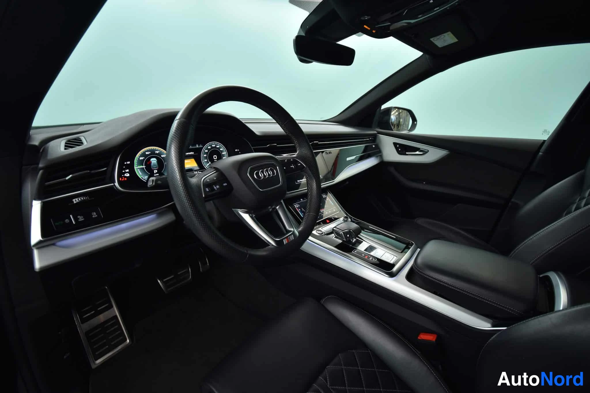 Musta Audi Q8 2021, ohjaamo, kuva 27