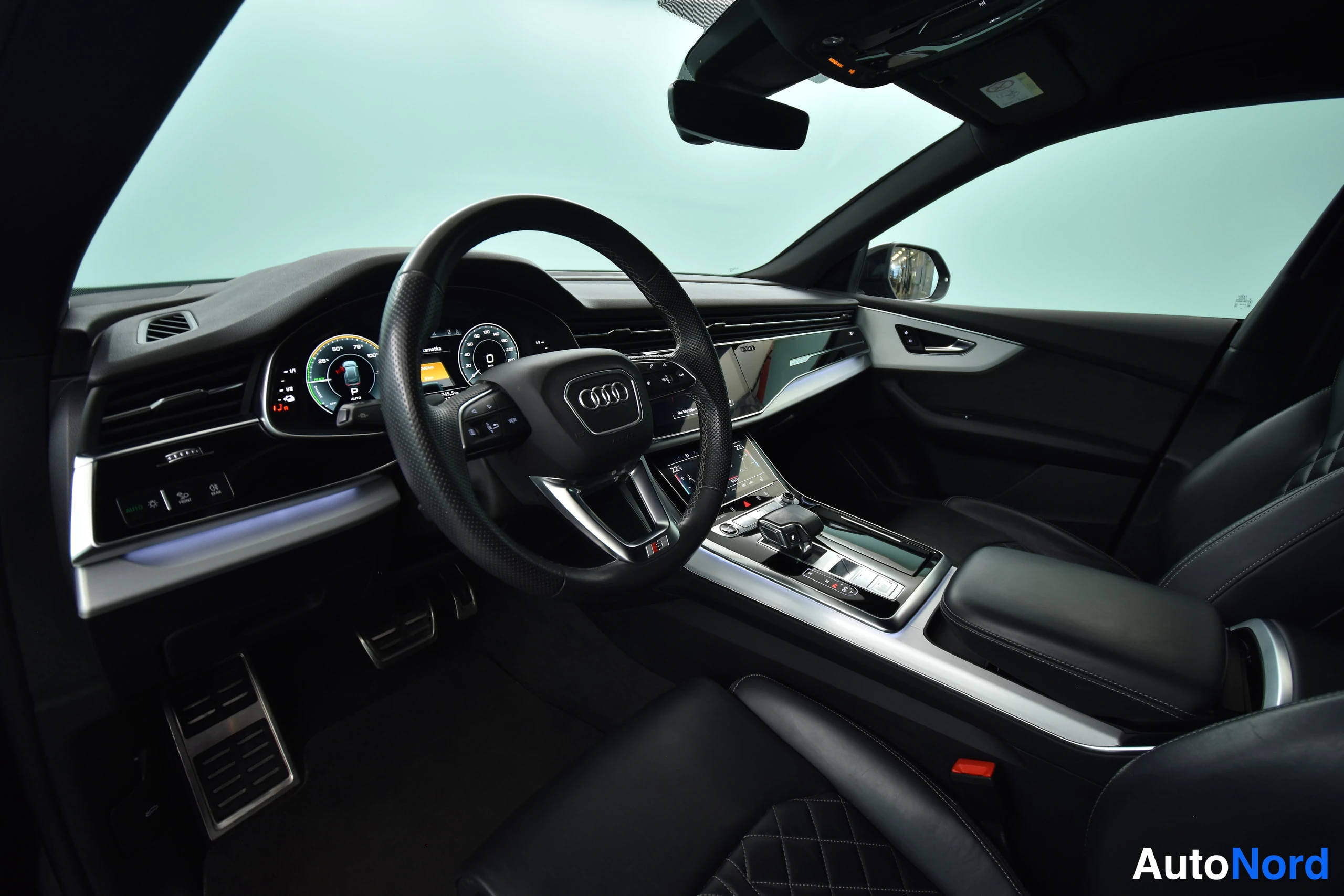 Musta Audi Q8 2021, ohjaamo, kuva 28