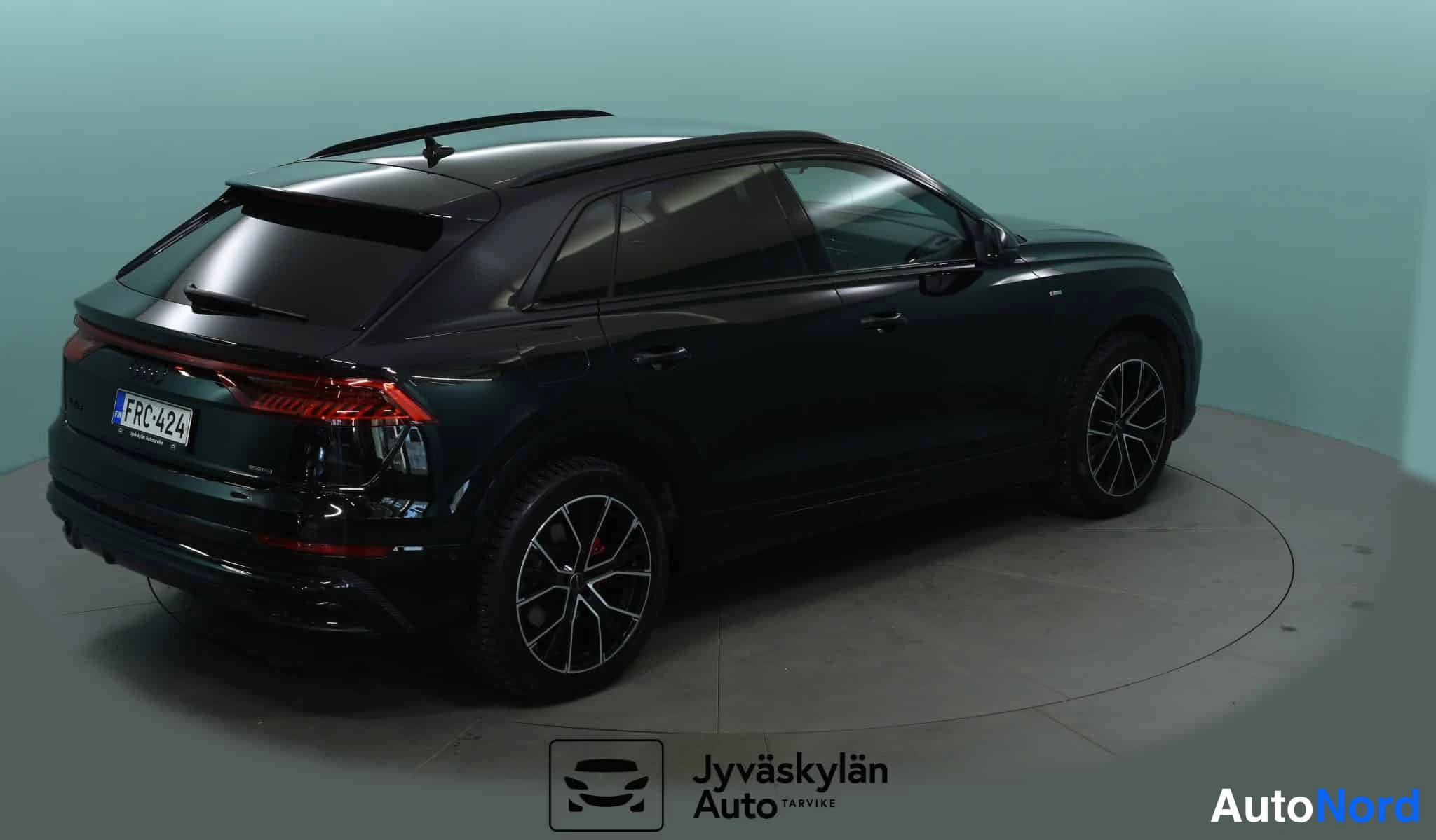 Musta Audi Q8 2021, takaviisto, kuva 19