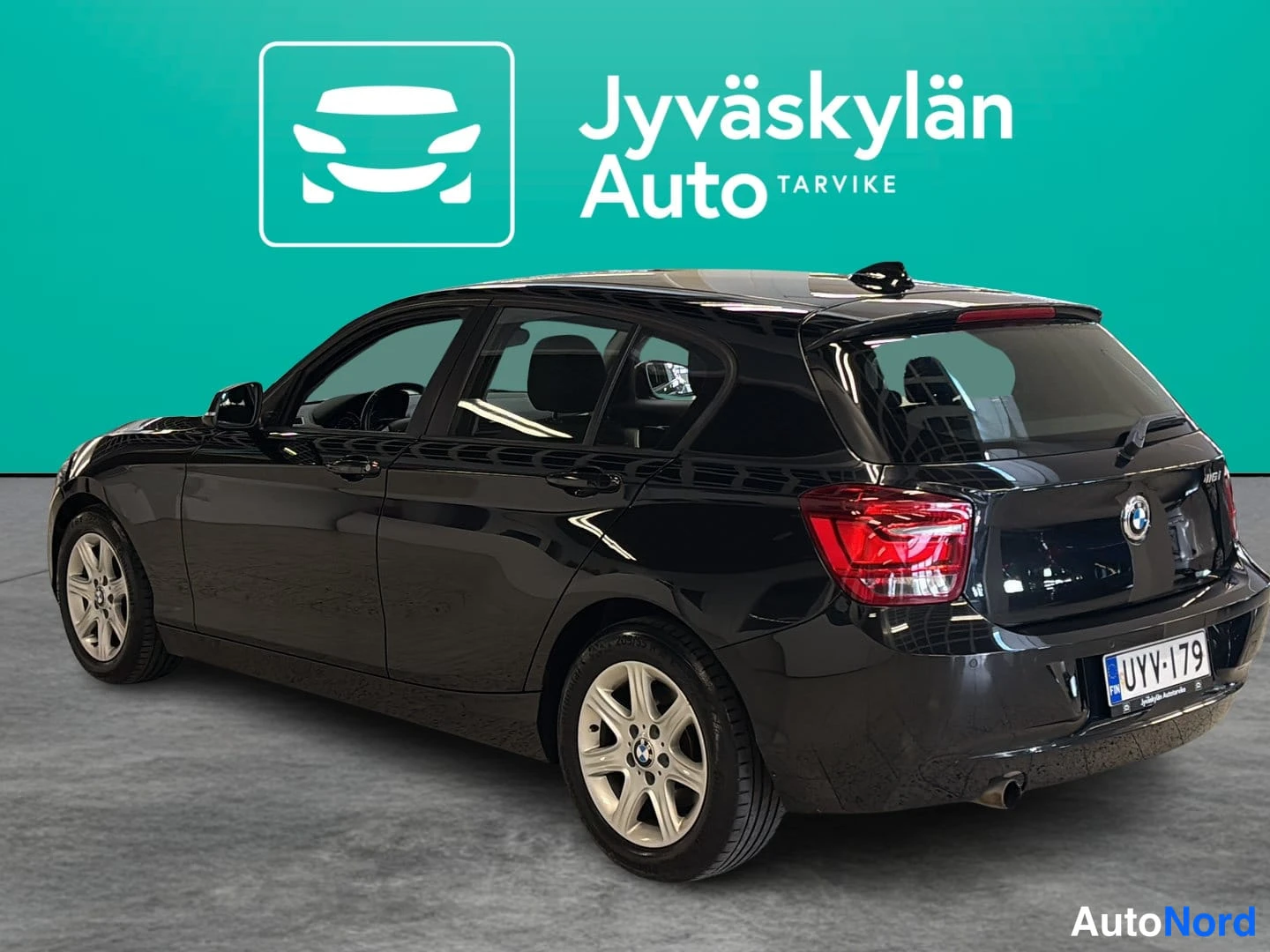 Musta BMW 116i 2014, takaviisto, kuva 4