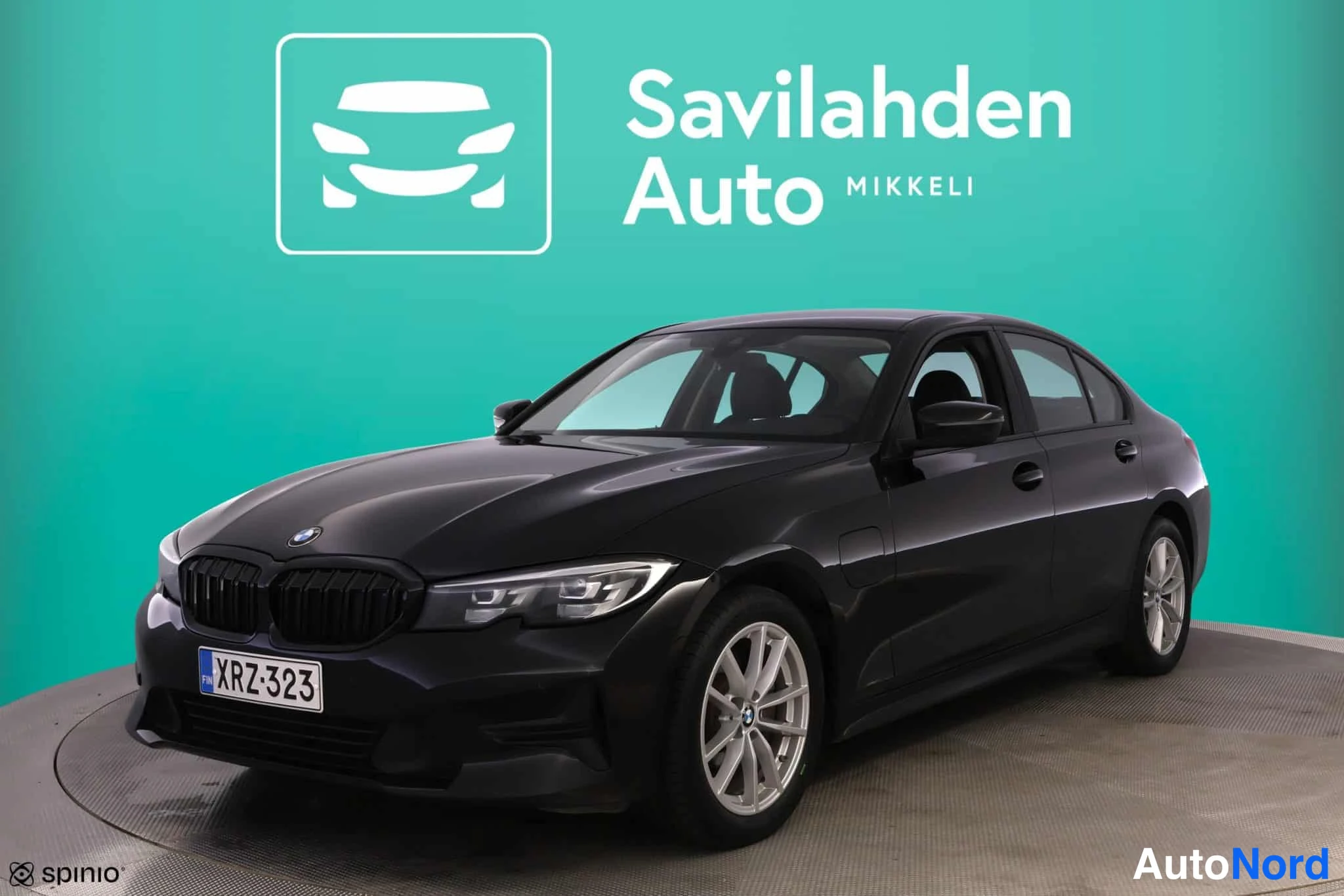Musta BMW 320 2021, etuviisto, keula vasemmalle, kuva 2