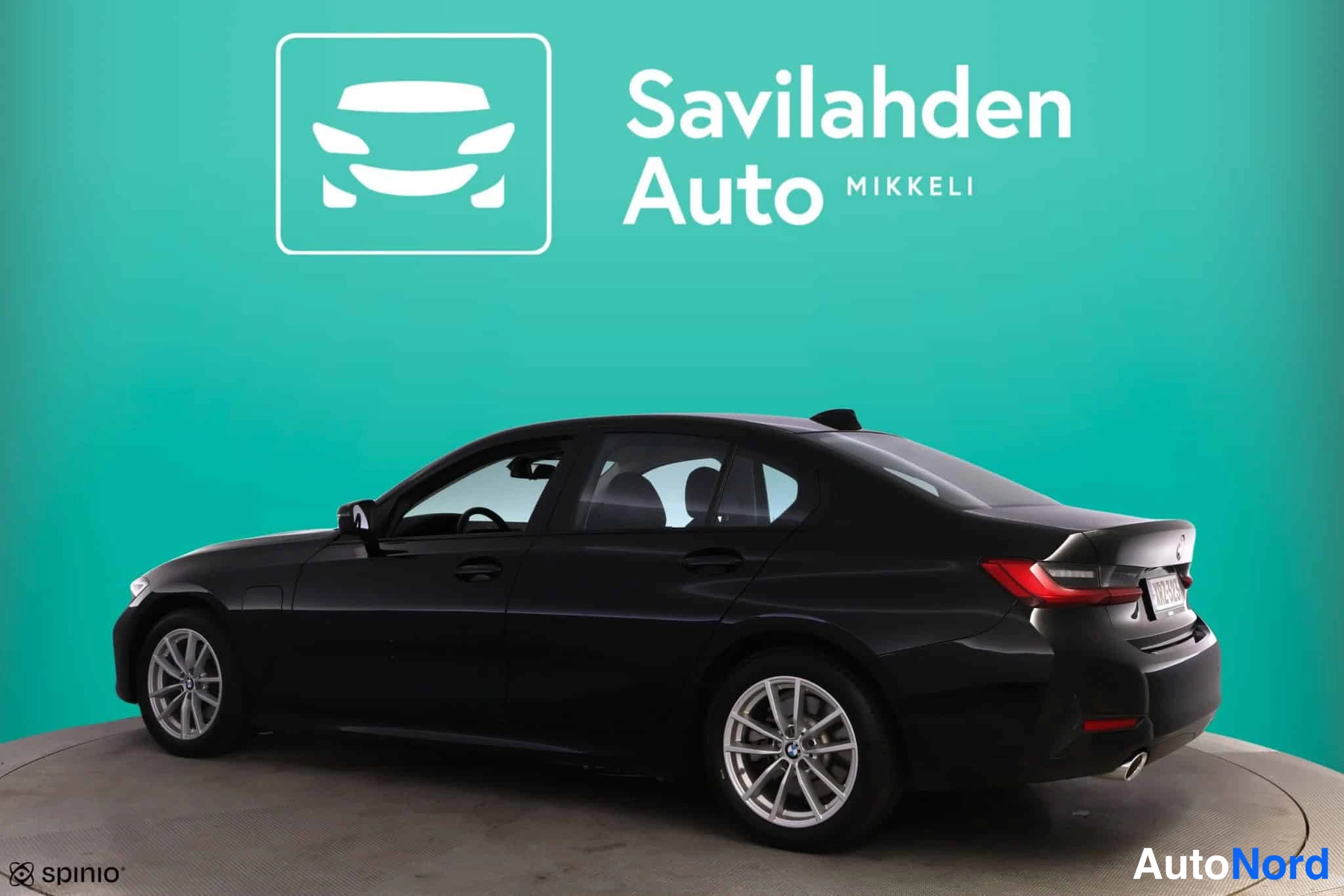 Musta BMW 320 2021, takaviisto, kuva 11