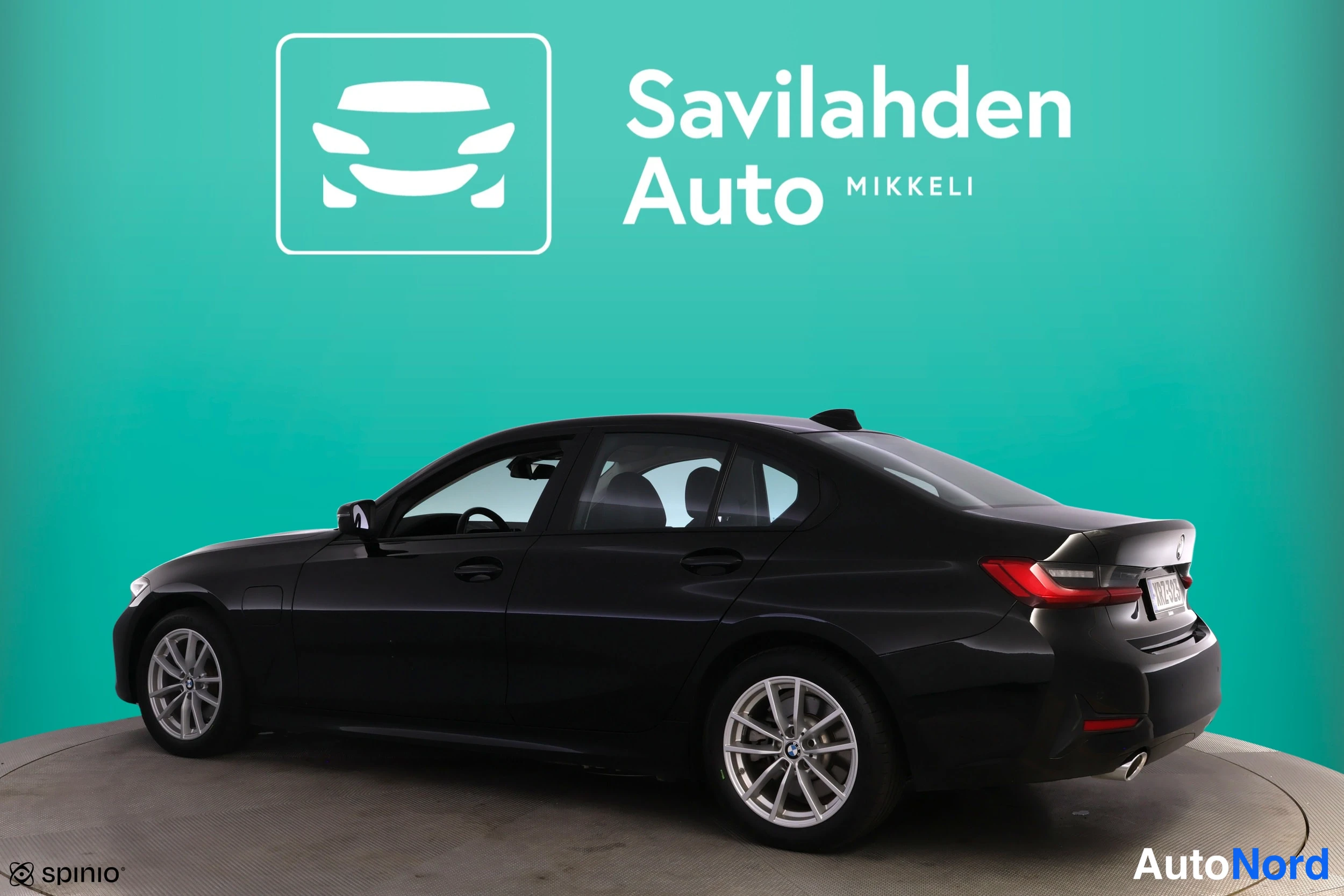Musta BMW 320 2021, takaviisto, kuva 12
