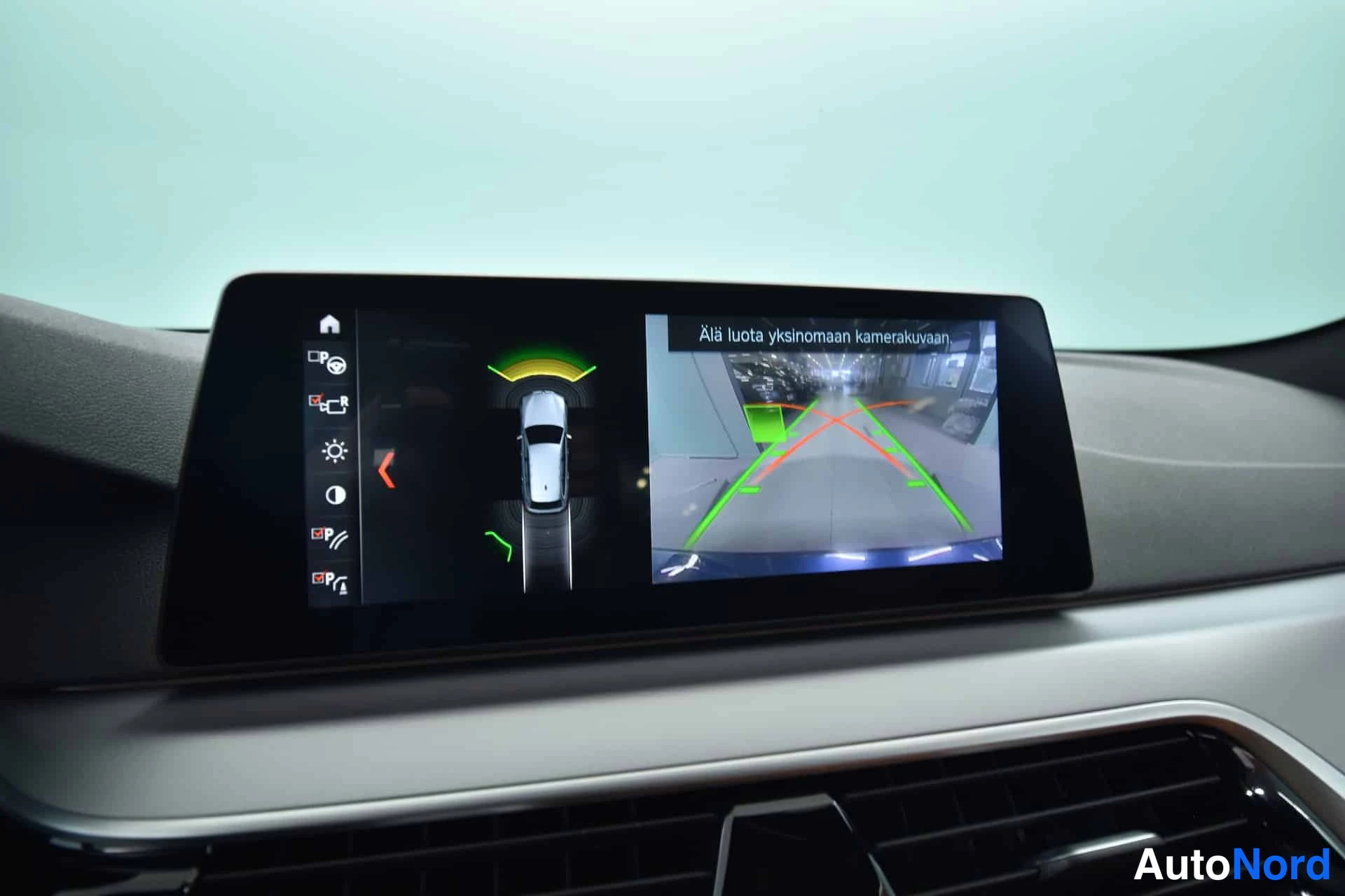 Sininen BMW 520d xDrive 2019, yksityiskohta, kuva 25