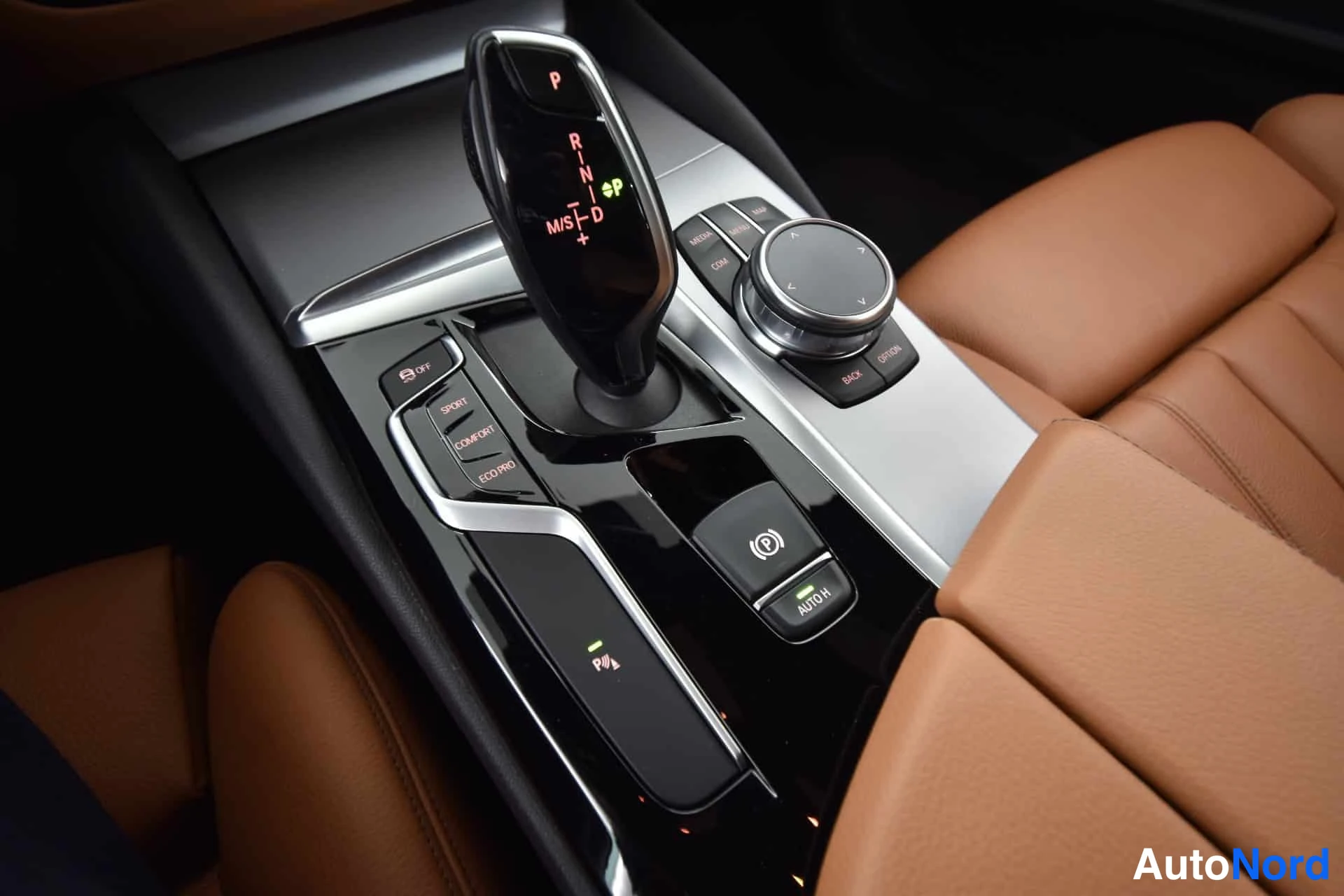 Sininen BMW 520d xDrive 2019, yksityiskohta, kuva 26