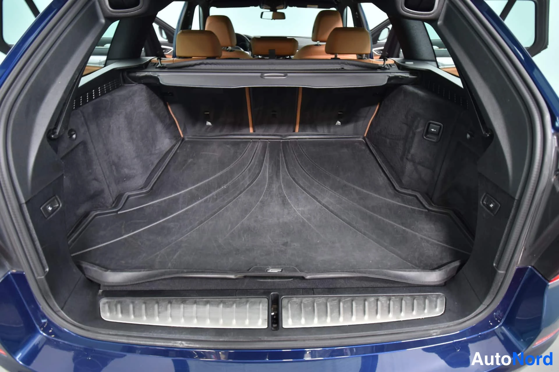 Sininen BMW 520d xDrive 2019, tavaratila, kuva 20