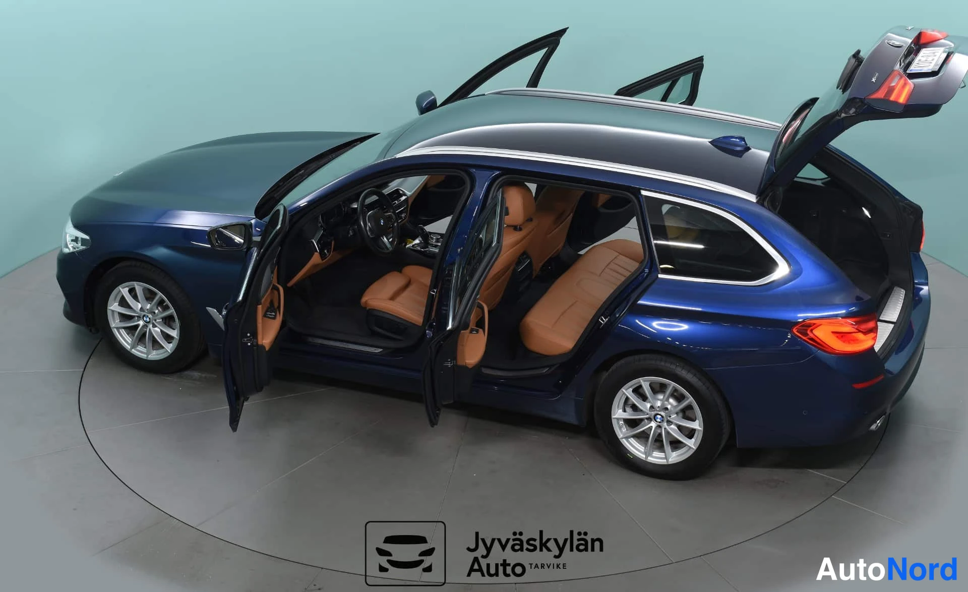 Sininen BMW 520d xDrive 2019, takaviisto, kuva 9