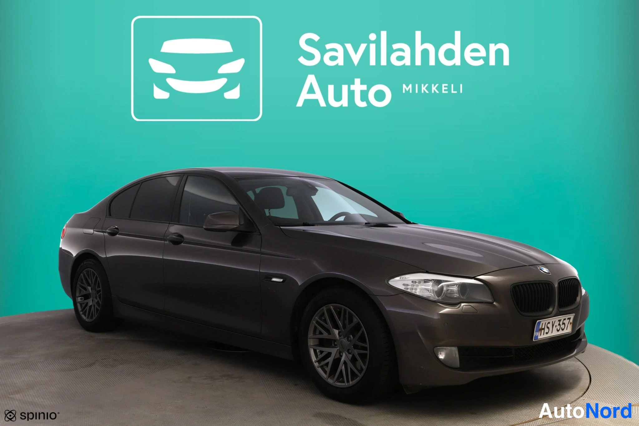 Ruskea BMW 520d 2010, etuviisto, keula oikealle, kuva 5