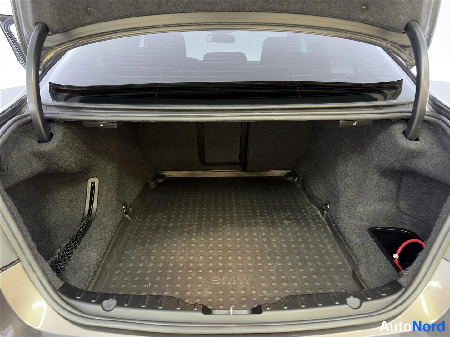 Ruskea BMW 520d 2010, tavaratila, kuva 21