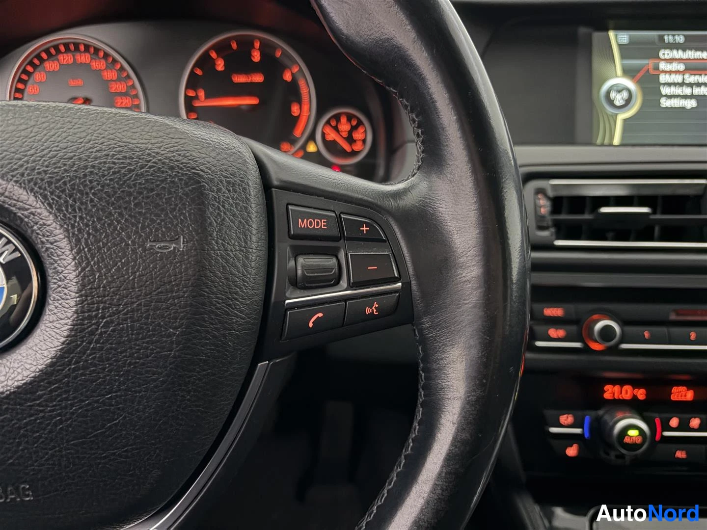 Ruskea BMW 520d 2010, yksityiskohta, kuva 27