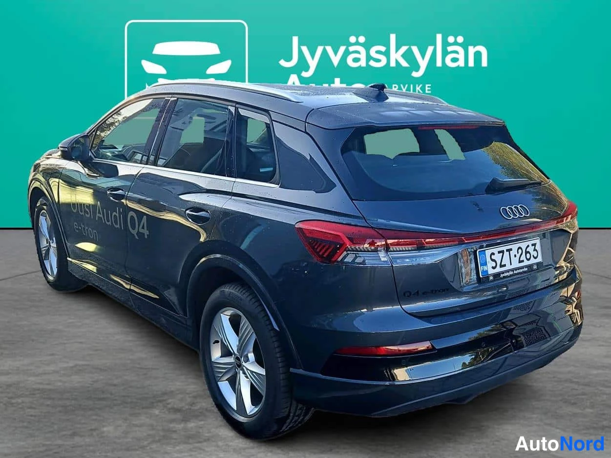 Harmaa Audi Q4 e-tron 2026, takaviisto, kuva 4