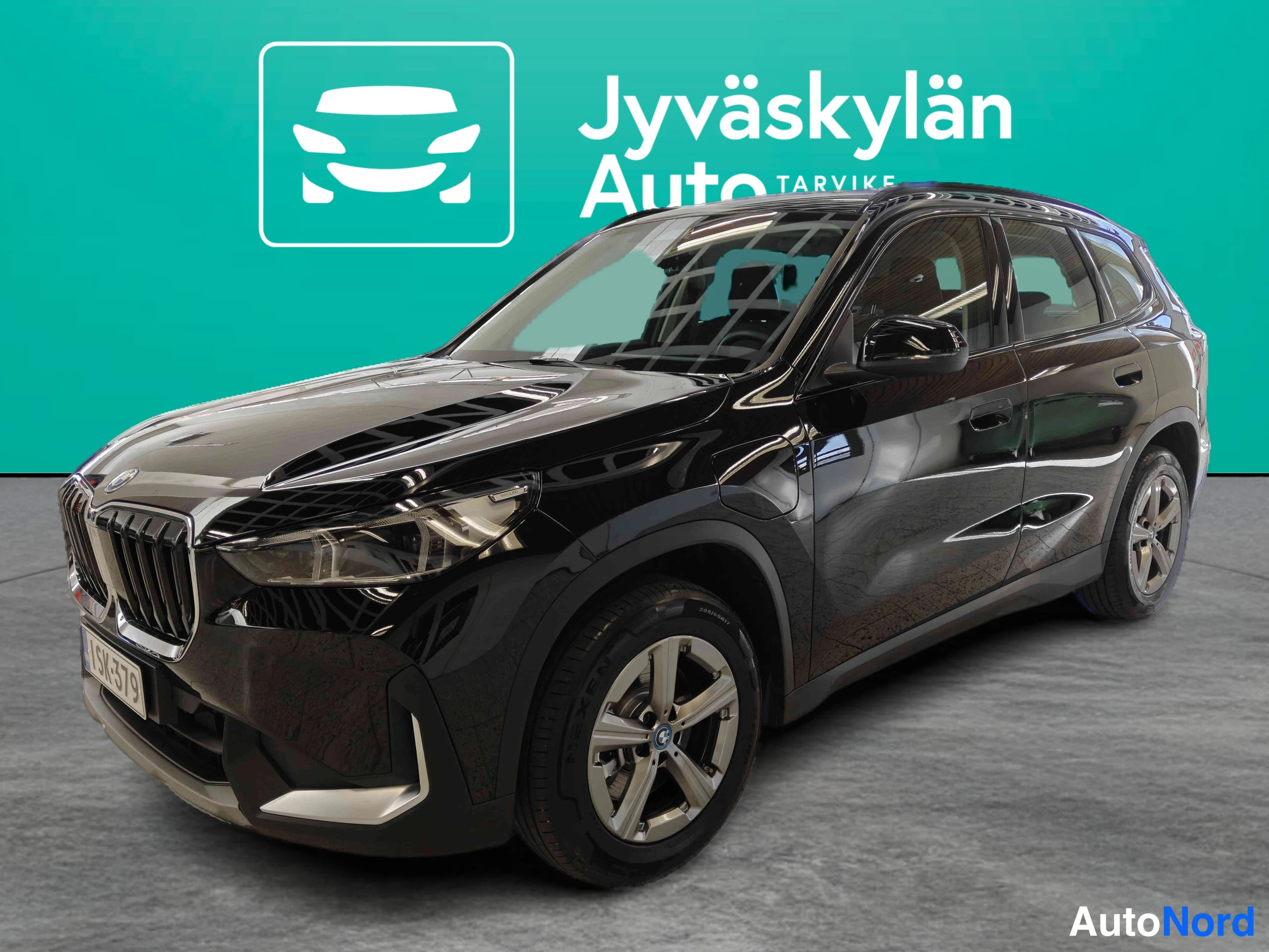 Musta BMW X1 2026, etuviisto, keula vasemmalle, kuva 2
