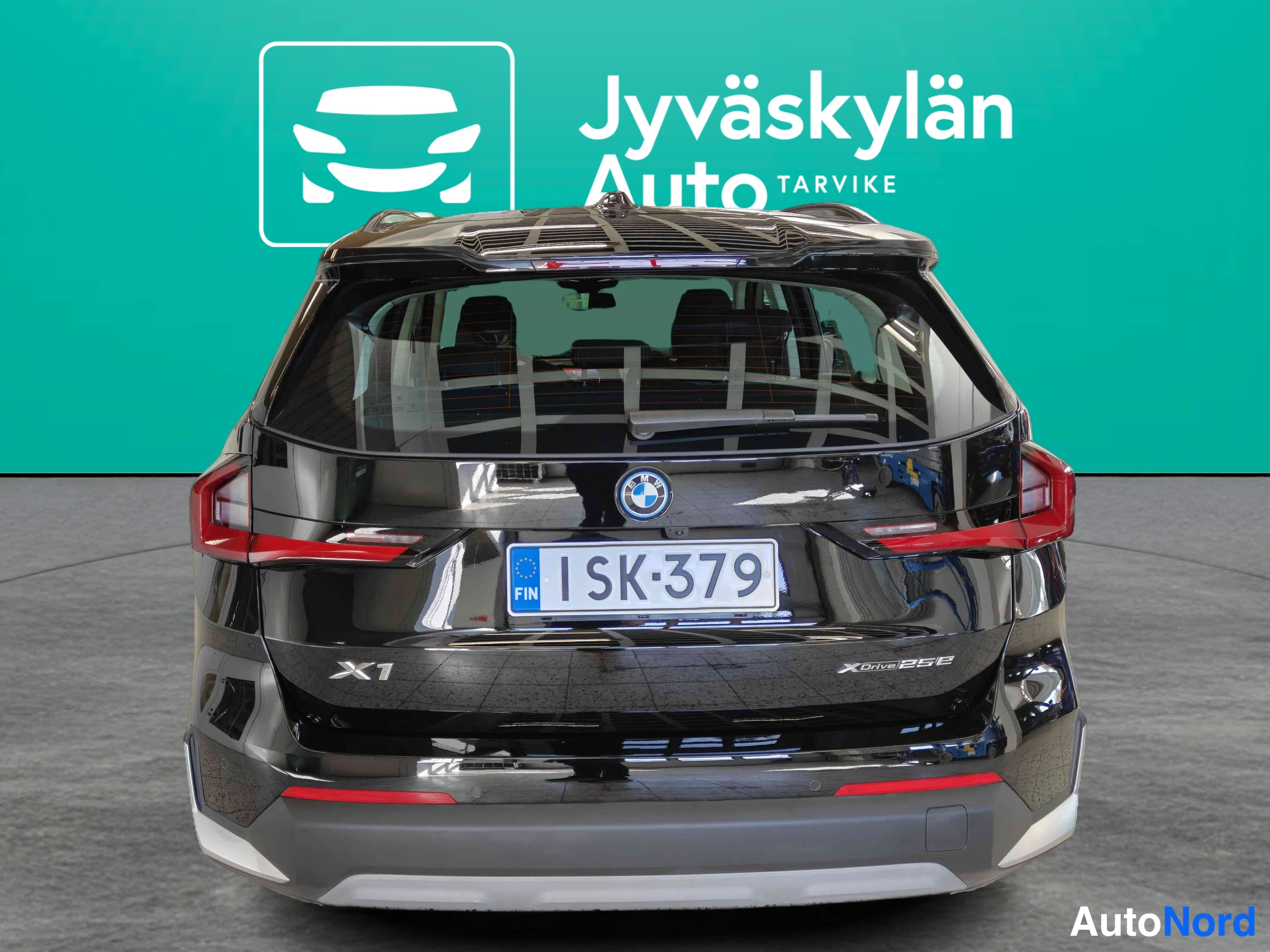Musta BMW X1 2026, takaa, kuva 14