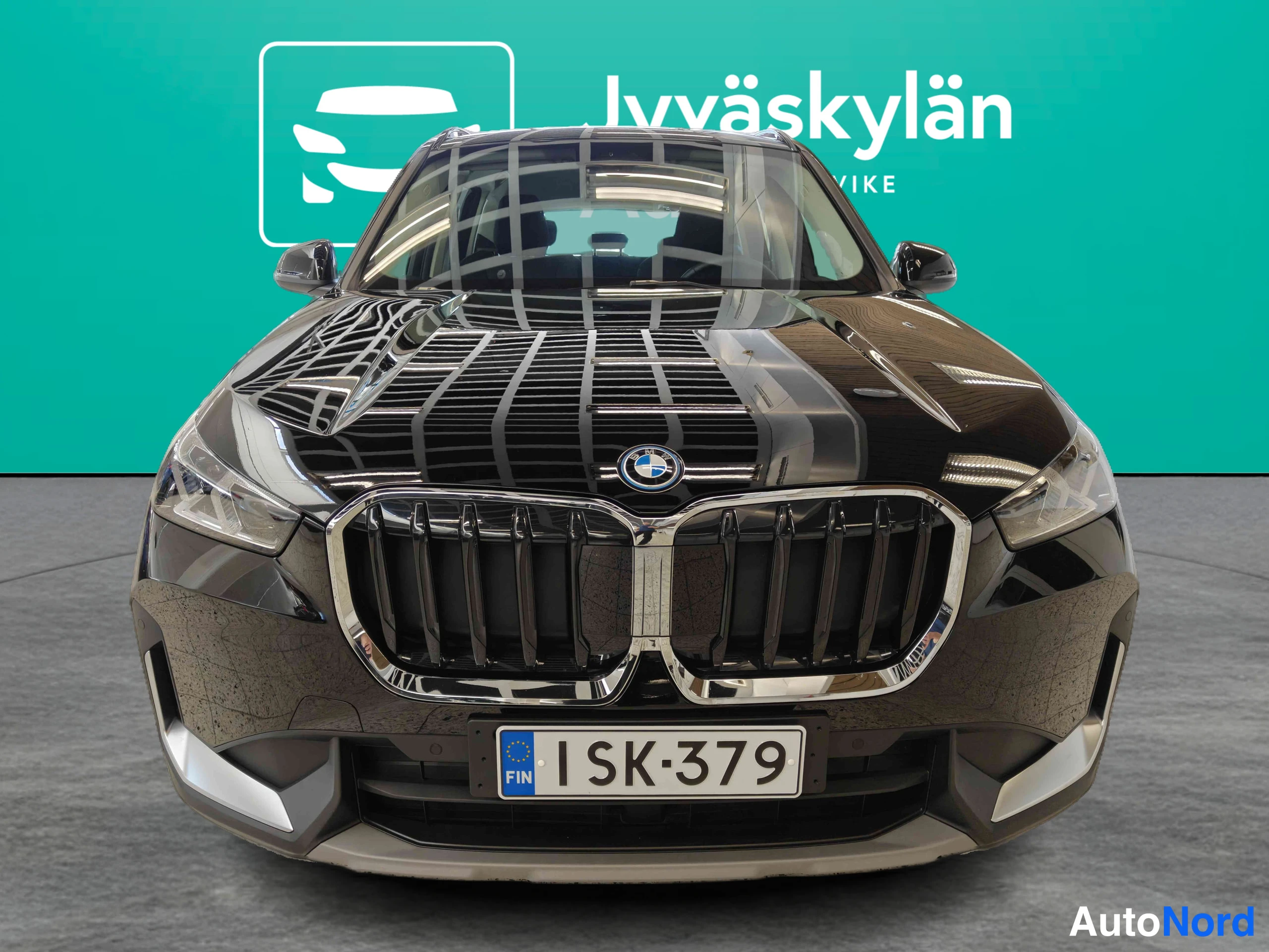 Musta BMW X1 2026, edestä, kuva 6