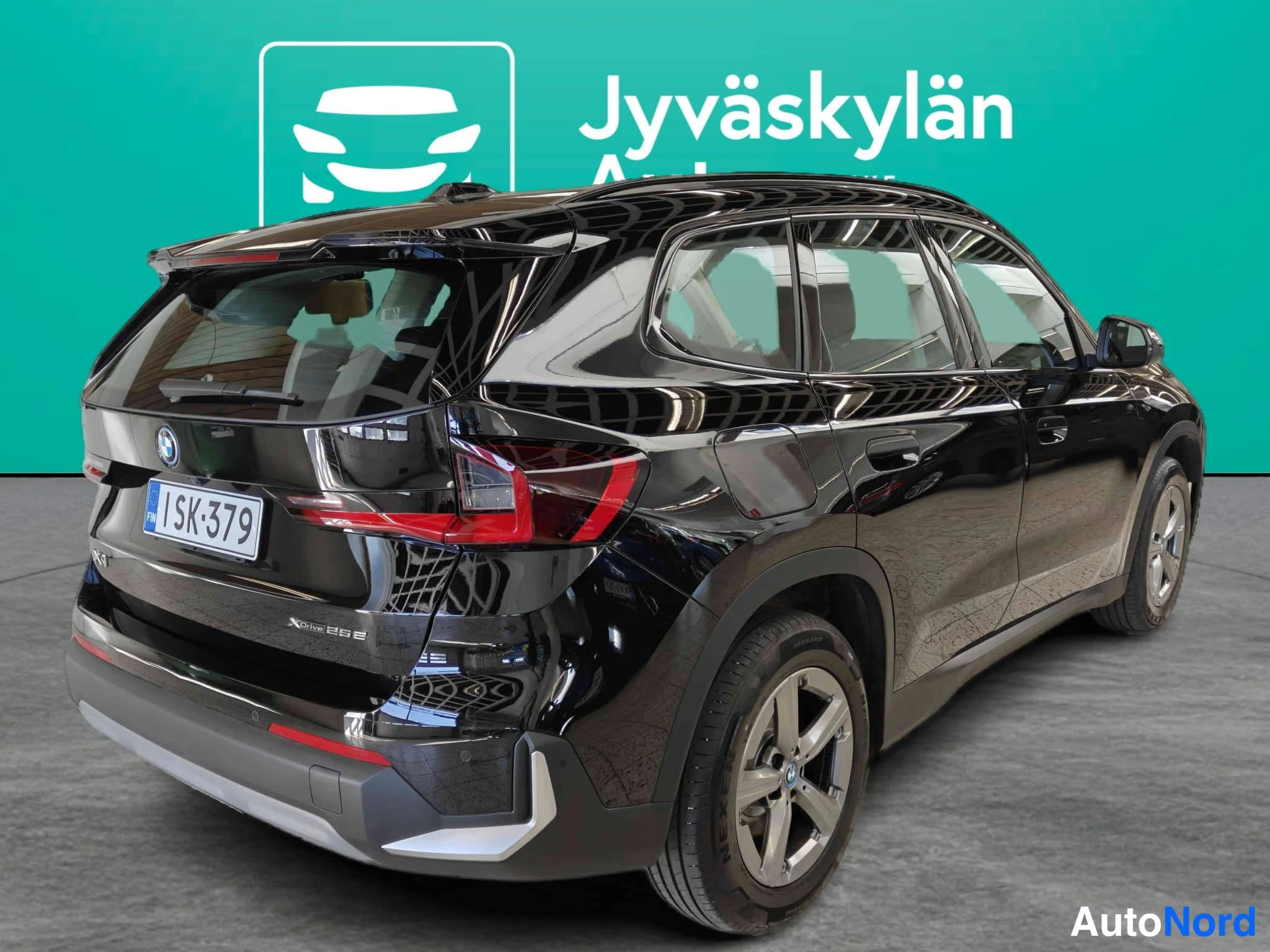 Musta BMW X1 2026, takaviisto, kuva 9