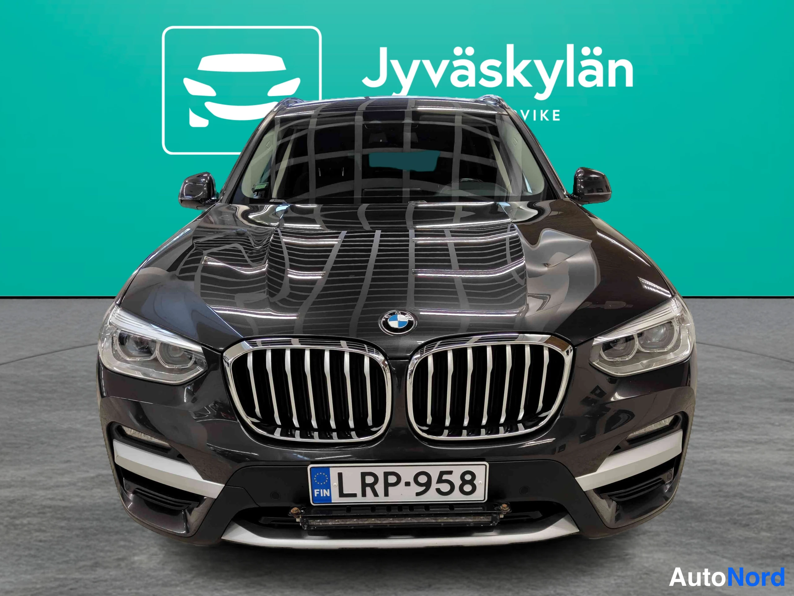 Harmaa BMW X3 2020, edestä, kuva 6