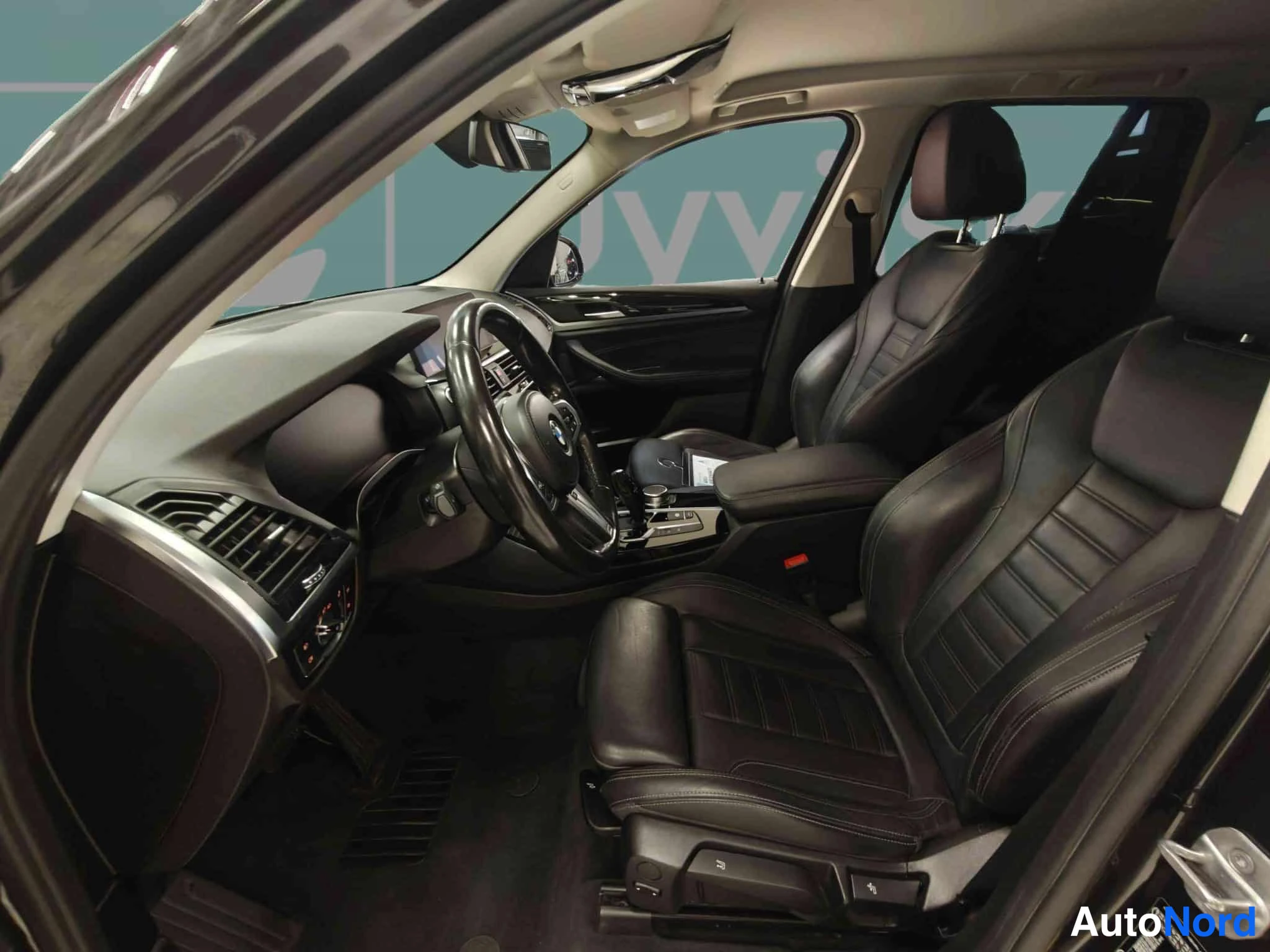 Harmaa BMW X3 2020, ohjaamo, kuva 17