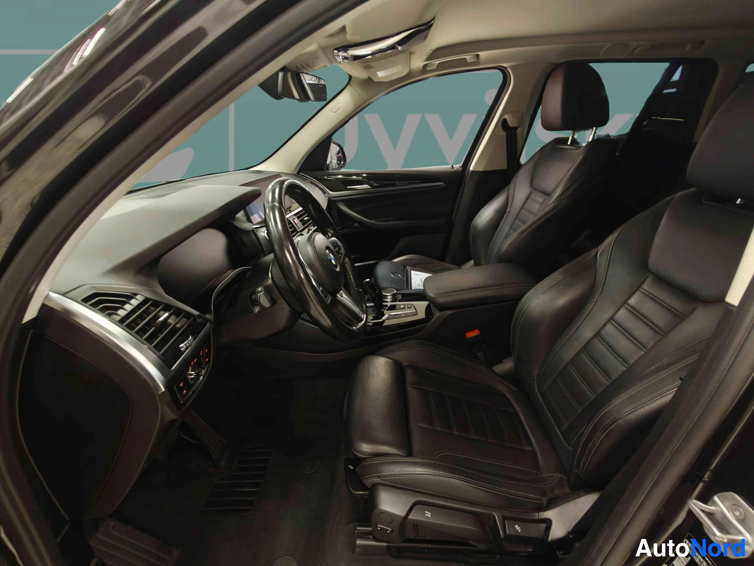 Harmaa BMW X3 2020, etuistuimet, kuva 26