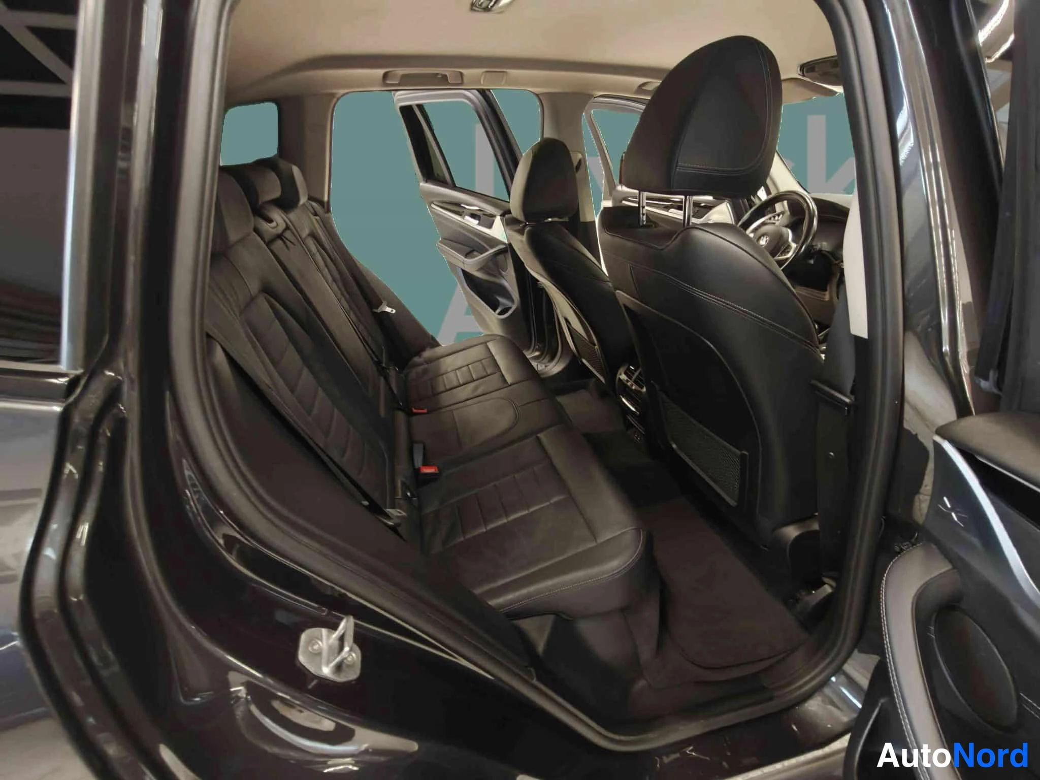Harmaa BMW X3 2020, takaistuimet, kuva 27