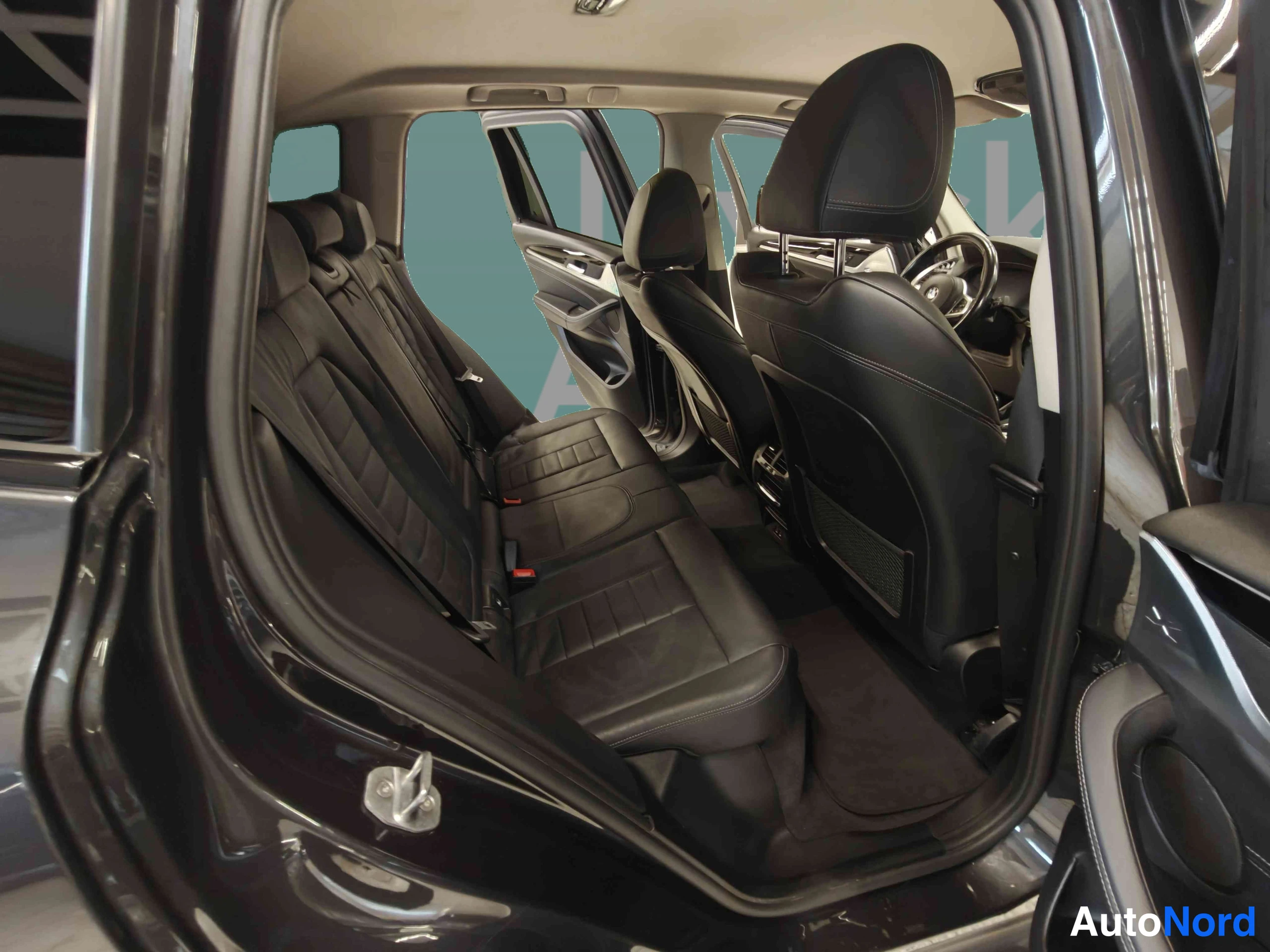 Harmaa BMW X3 2020, takaistuimet, kuva 28
